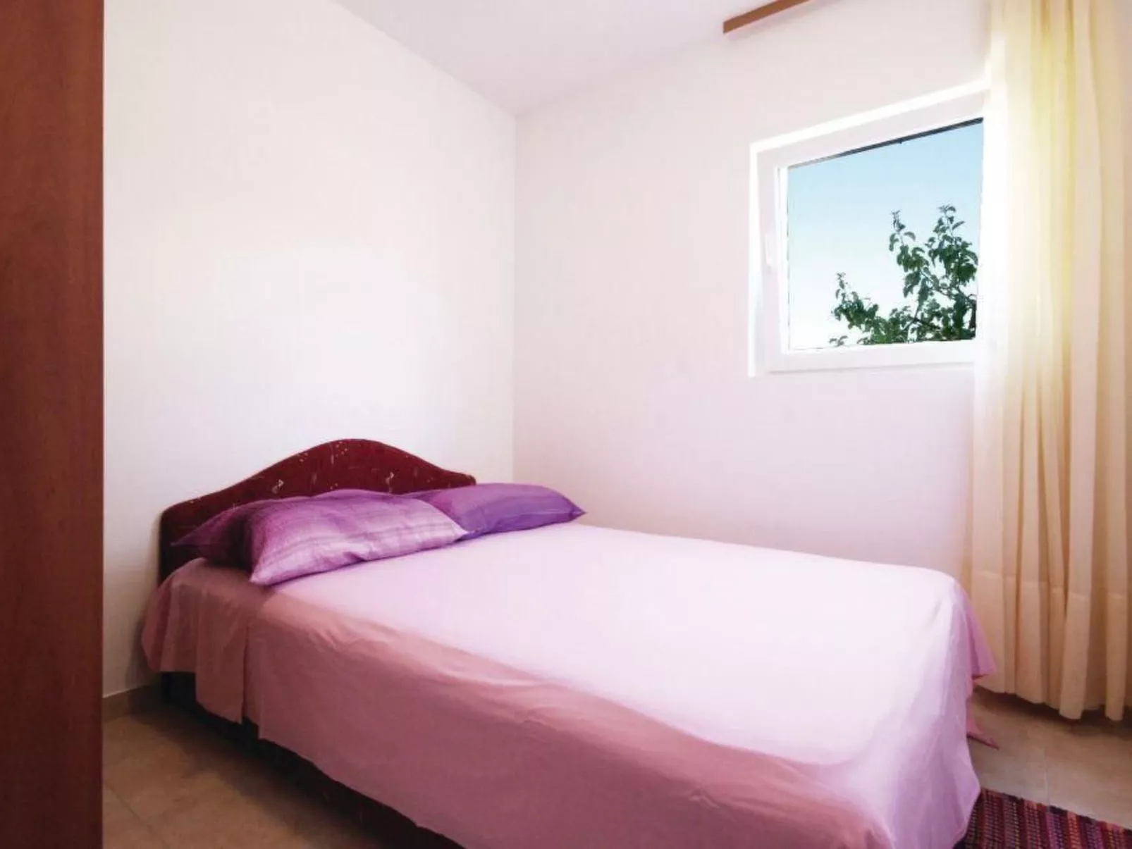 Geräumige Ferienvilla mit Pool und Meerblick-Binnen