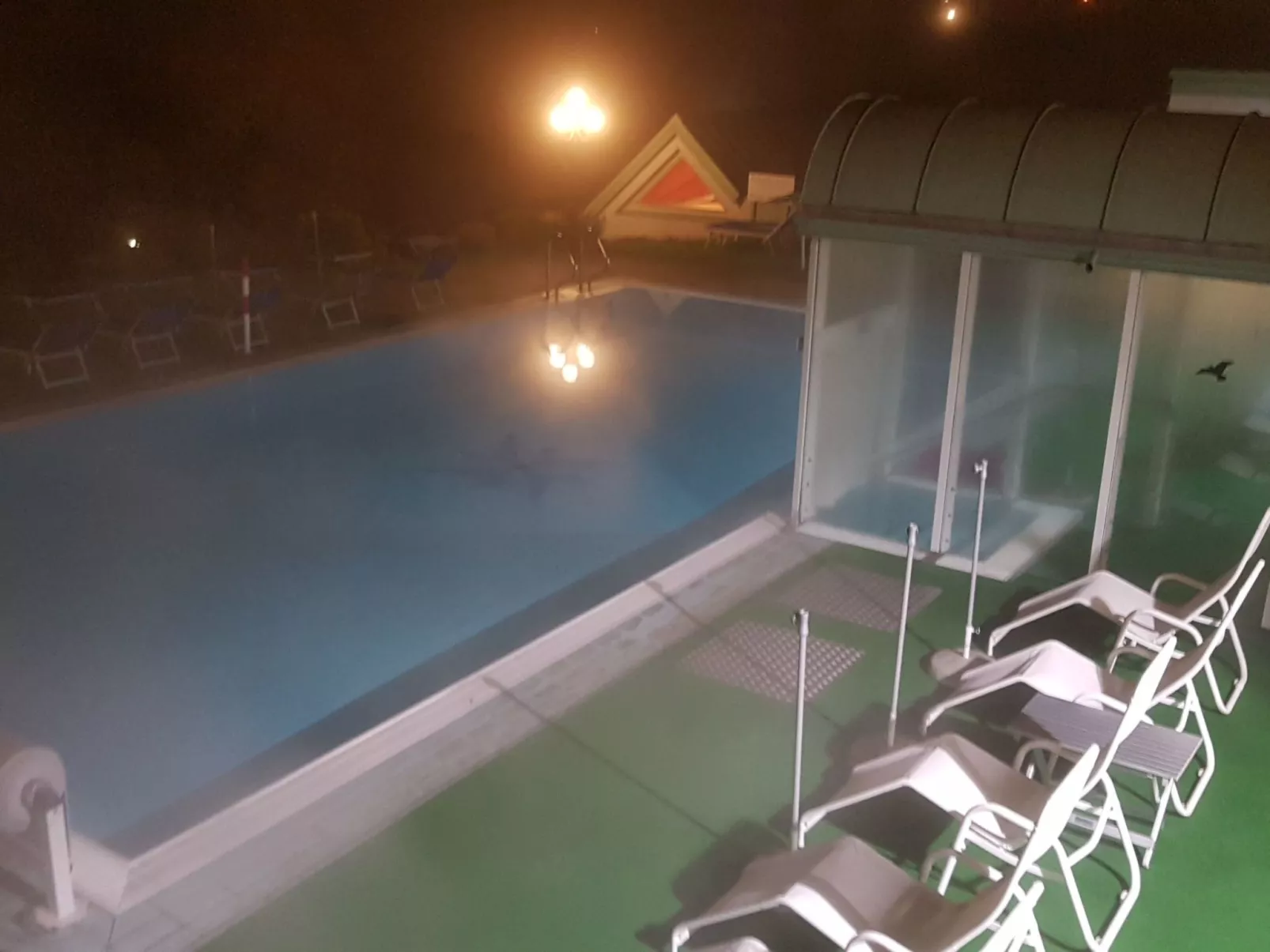 Mit Gemeinschaftspool und Terrasse-Image-tags.info