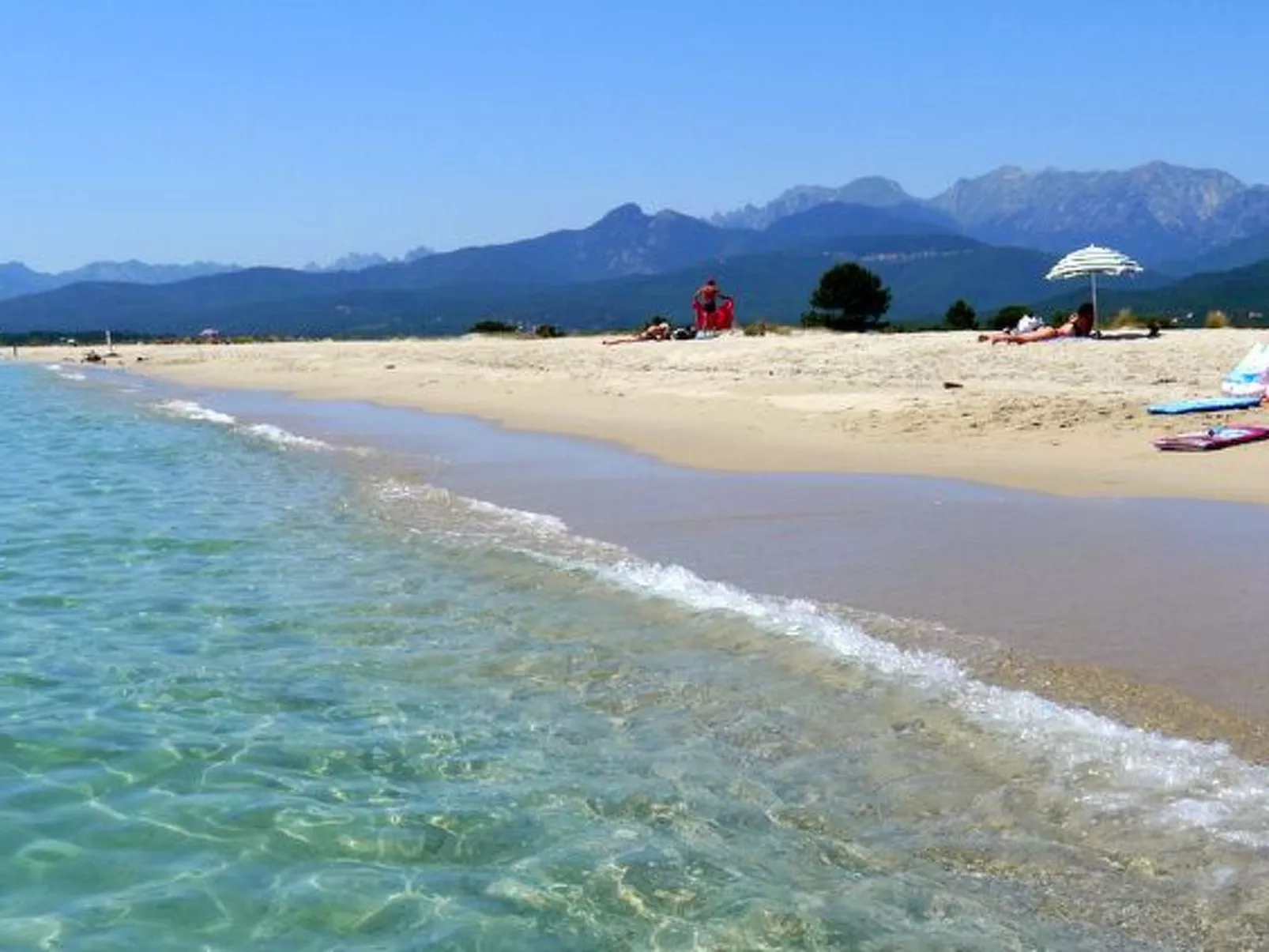 Haus mit Garten, Grill und Terrasse-Buiten