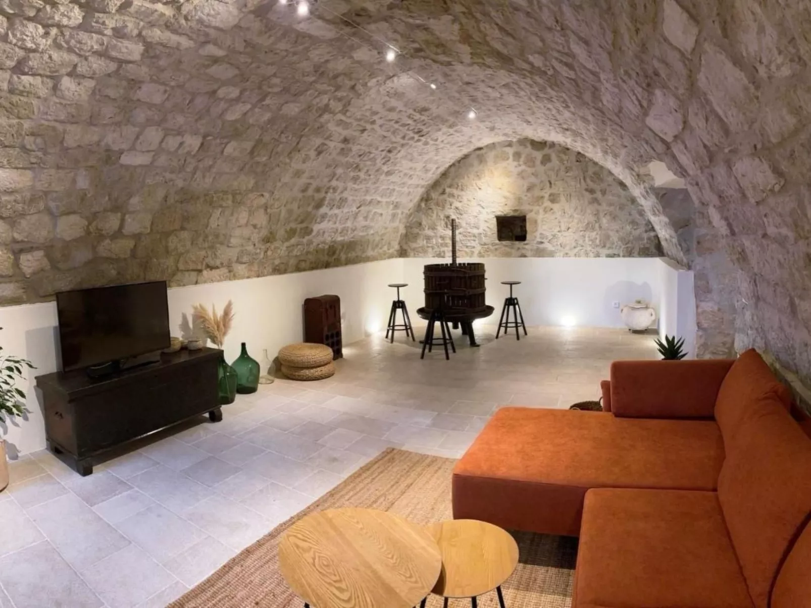 Schönes Steinhaus mit beheiztem Pool, Terrasse m-Image-tags.info