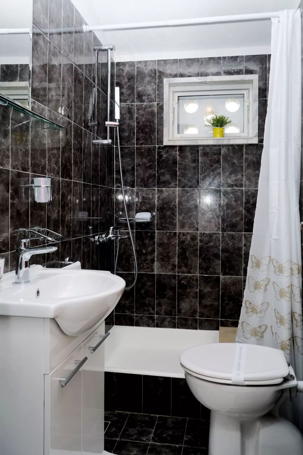 Große Ferienwohnung in Duće mit Privatem Balkon und Meerblick-Binnen