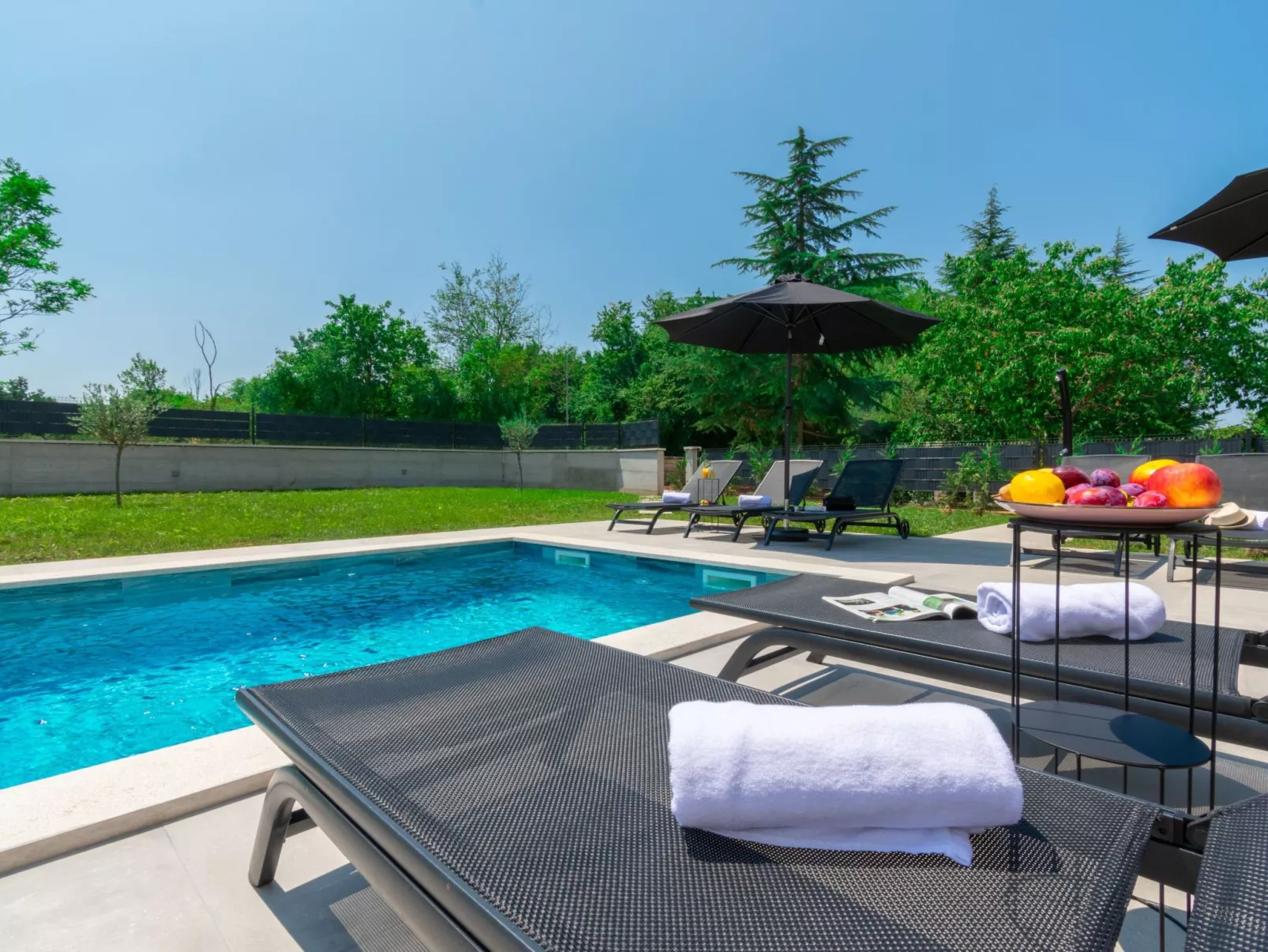 Modern 300m² Villa - King Beds and Leisure Zone-Image-tags.info