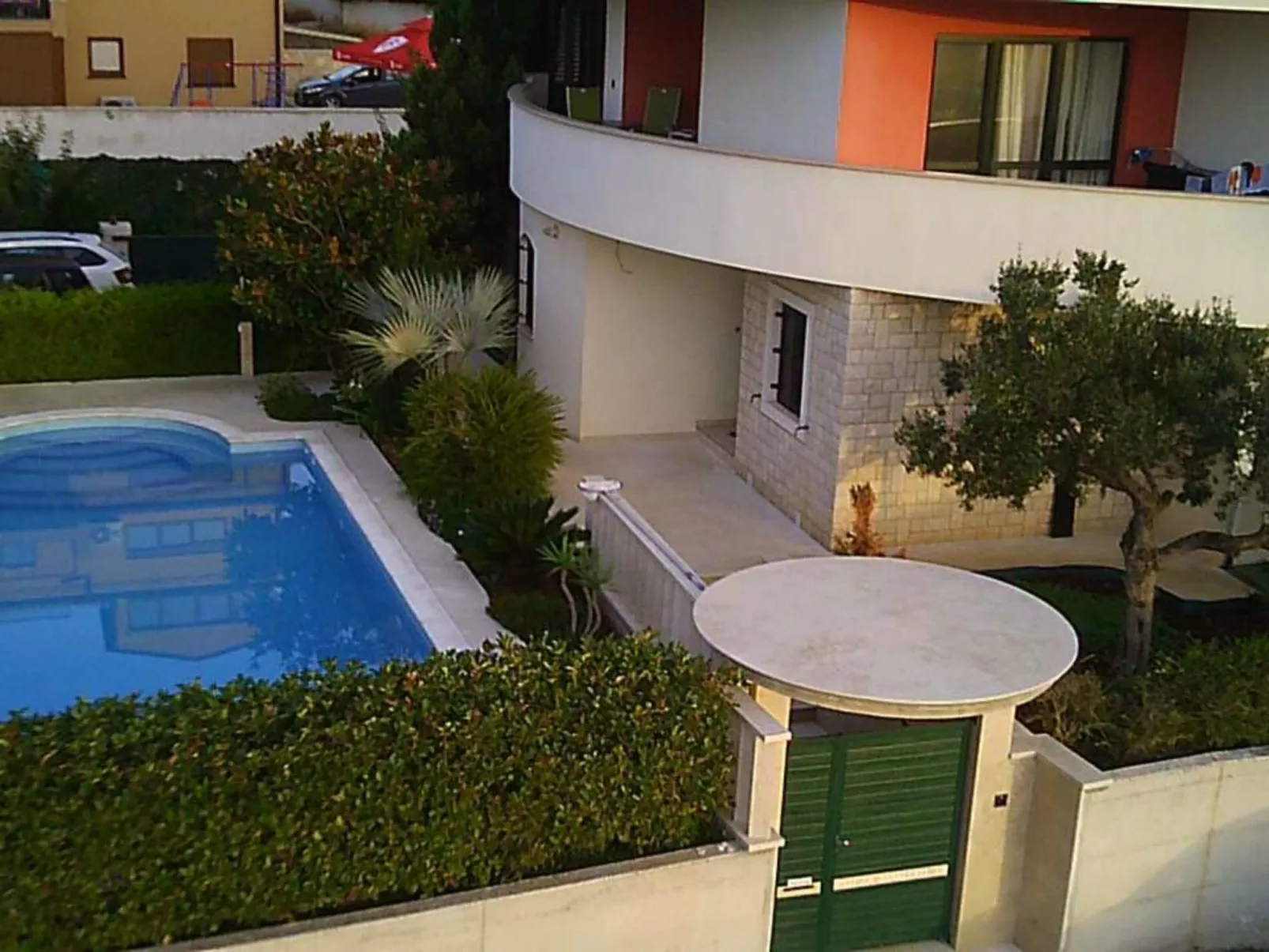 Moderne Ferienwohnung mit Balkonen mit Meerblick-Image-tags.info