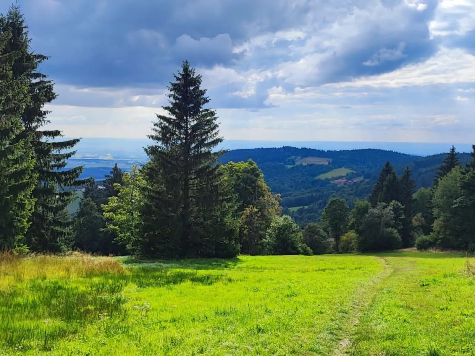 Appartement in Langfurth mit Kleinem Balkon-Buiten