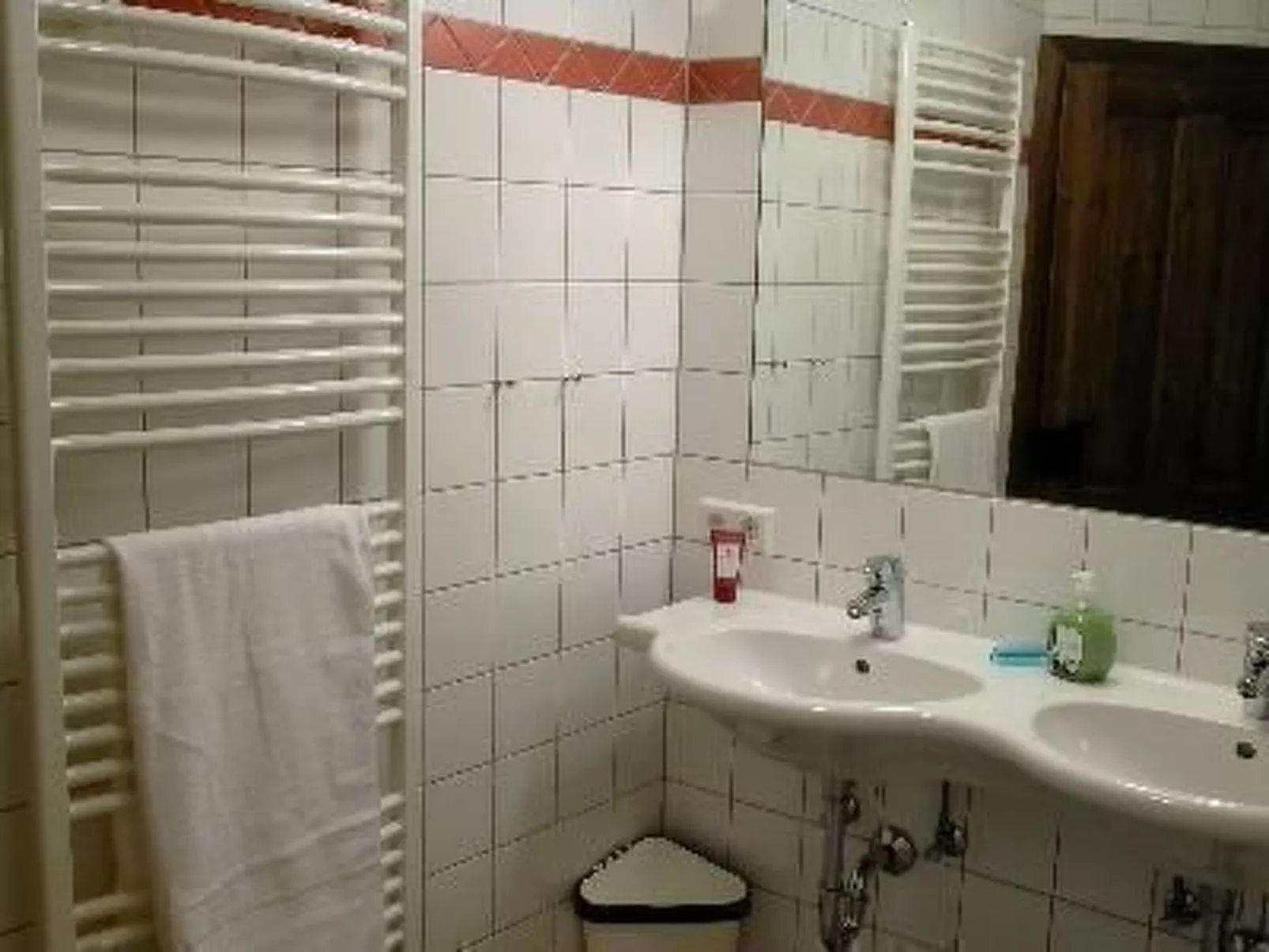 Große Wohnung im ersten Stock, mit großem Garten-Binnen