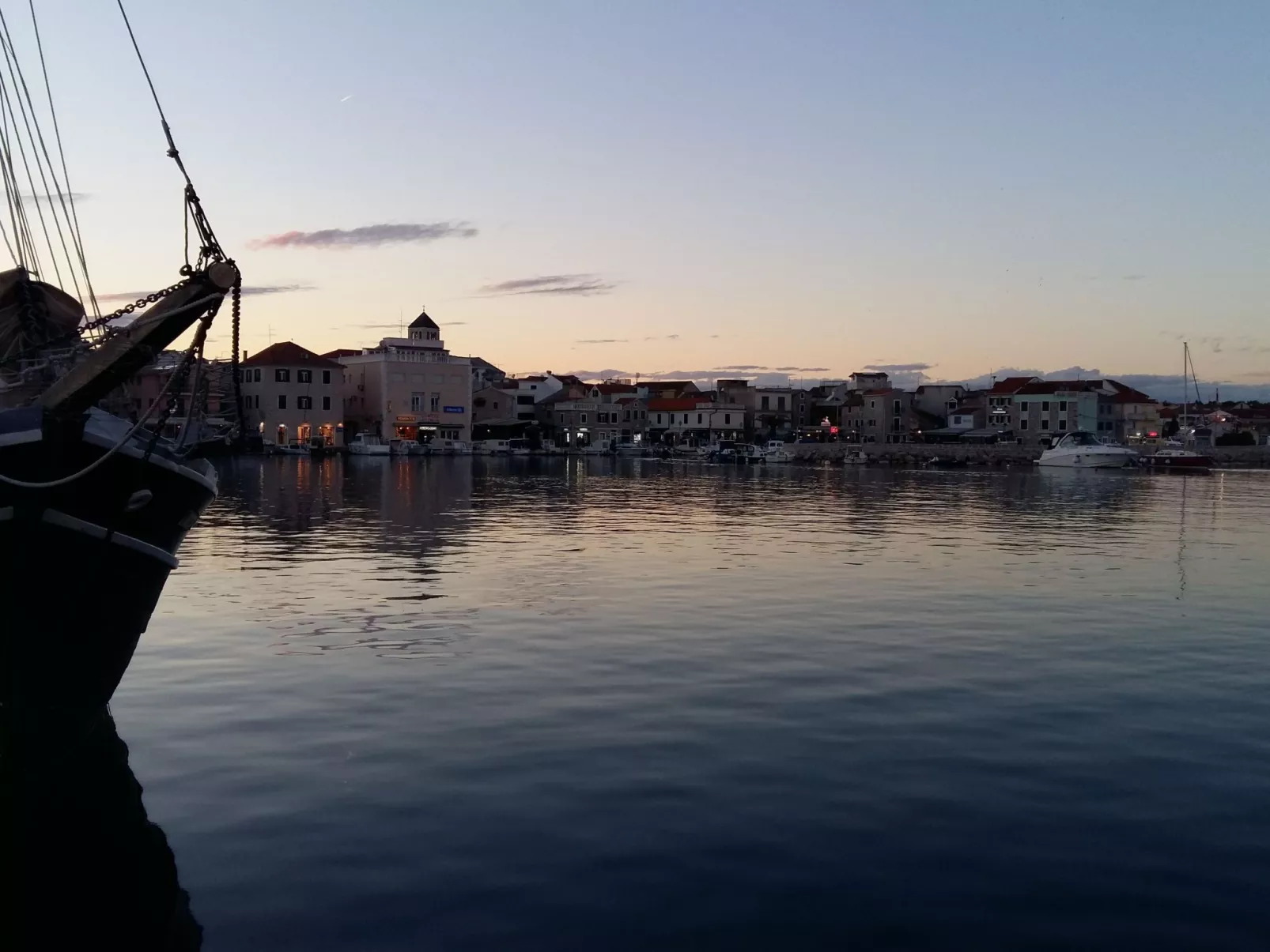 Gemütliches Apartment mit Balkon-Buiten