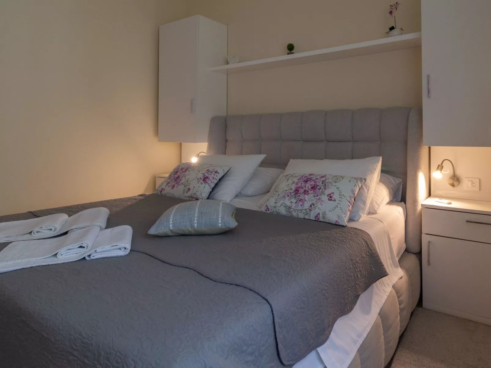 Wohnung mit Blick auf das Wasser-Image-tags.info