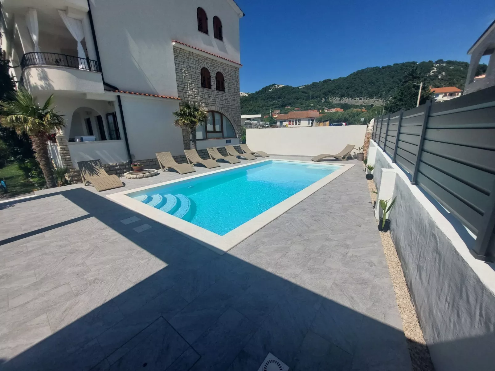 Gemütliche Ferienwohnung für Familien mit Terrasse-Buiten