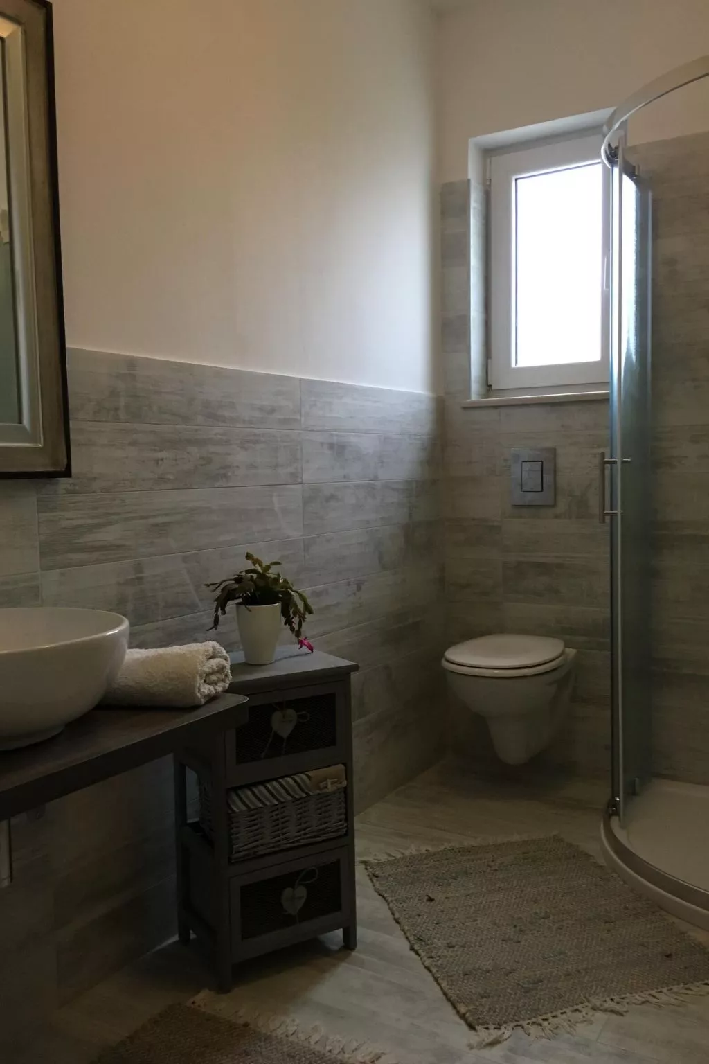 Elegante und komfortable Villa mit Salzwasserpool, Whirlpool und Sauna, umgeben-Image-tags.info