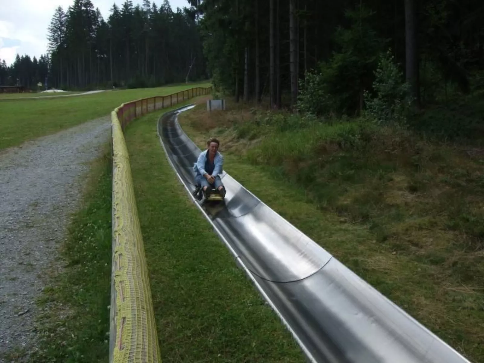 Mit Balkon und zwei Schlafzimmern-Buiten