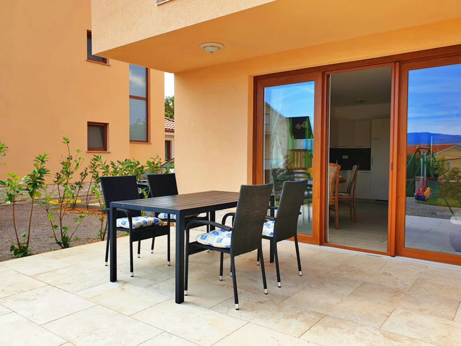 Apartment Rebeka-Buiten