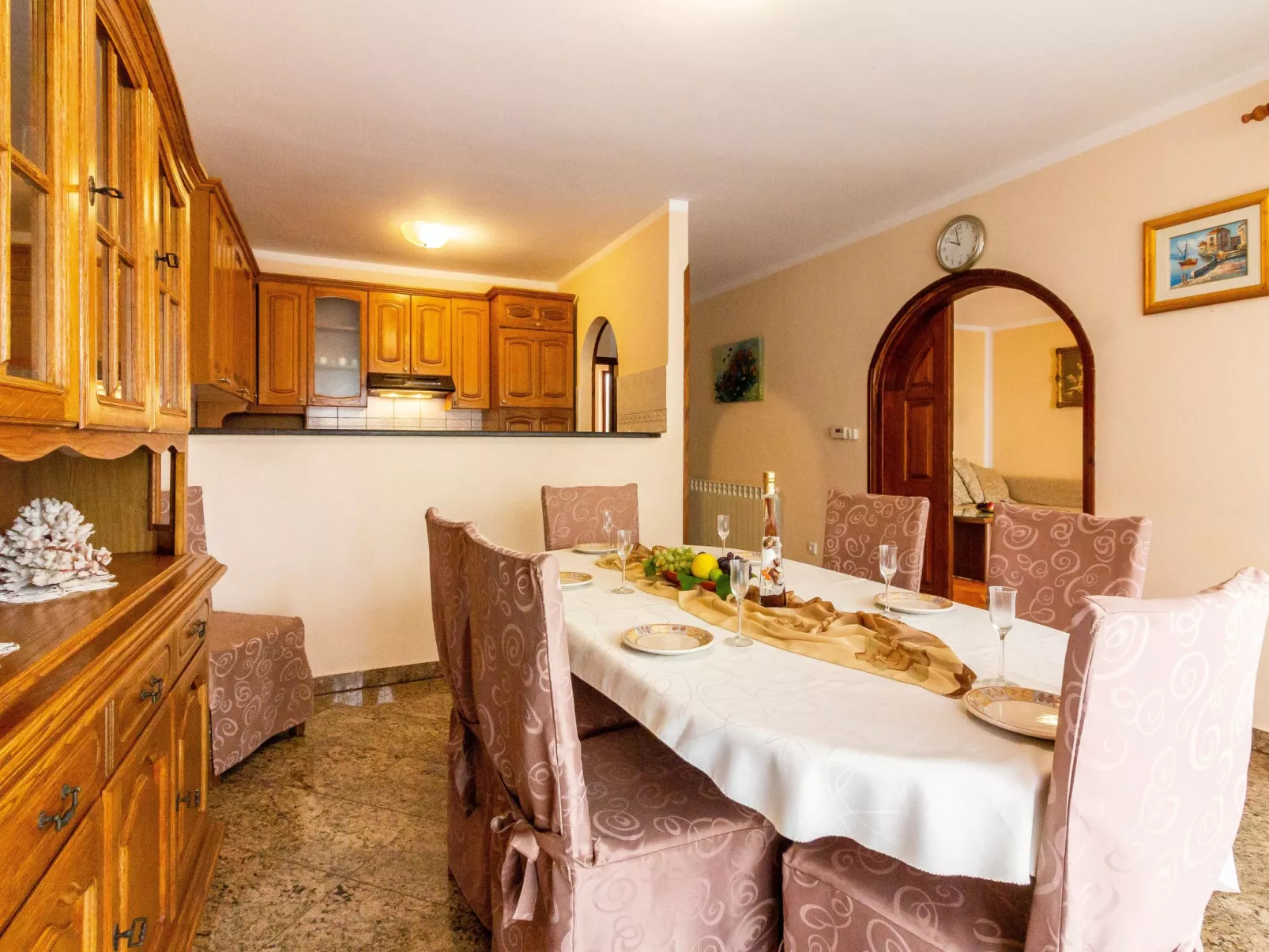 Wohnung in Fažana mit Grill, Garten und Terrasse-Binnen