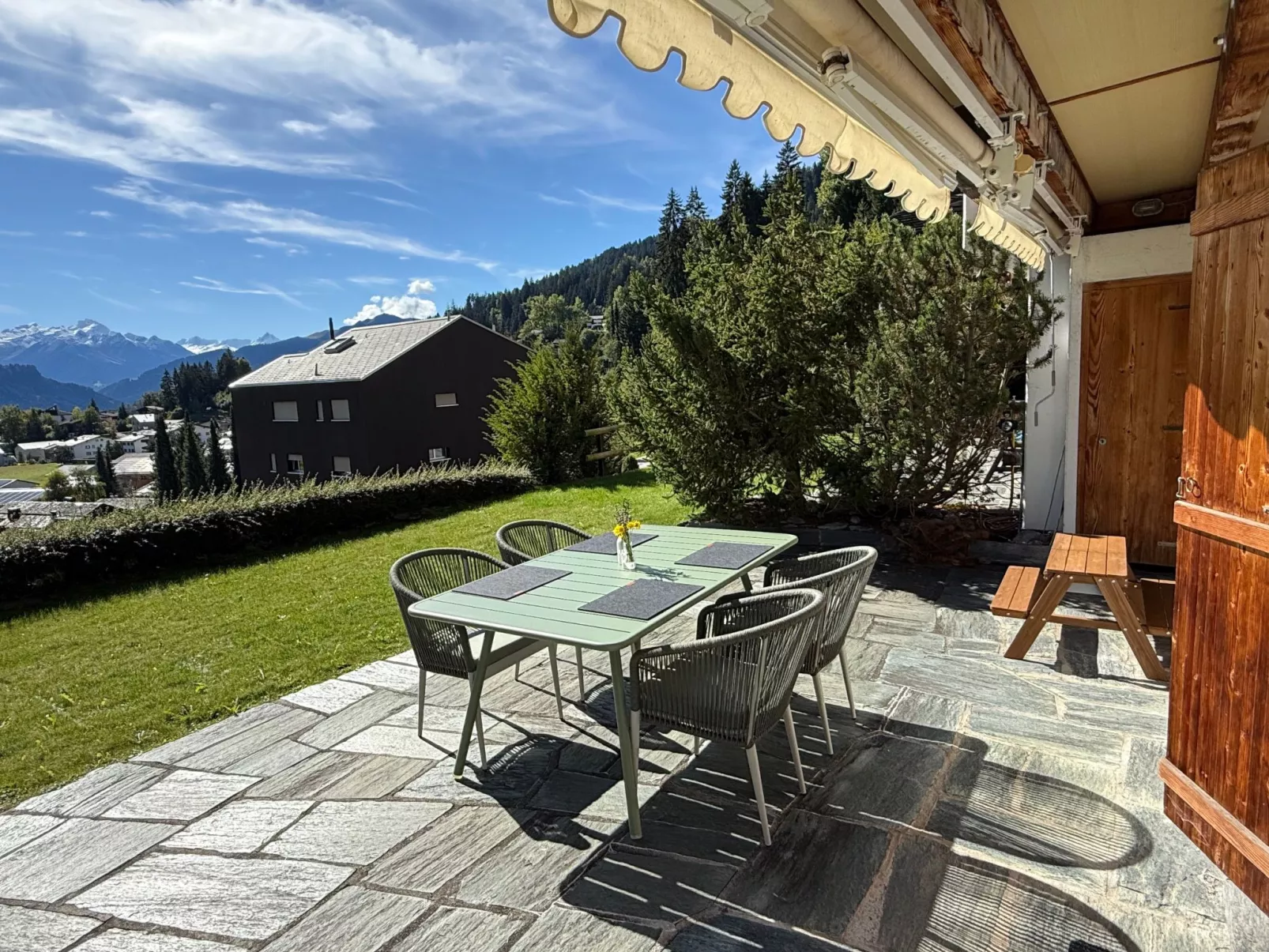 Familienfreundliche und gemütliche 3.5 Wohnung mit Garten-Buiten