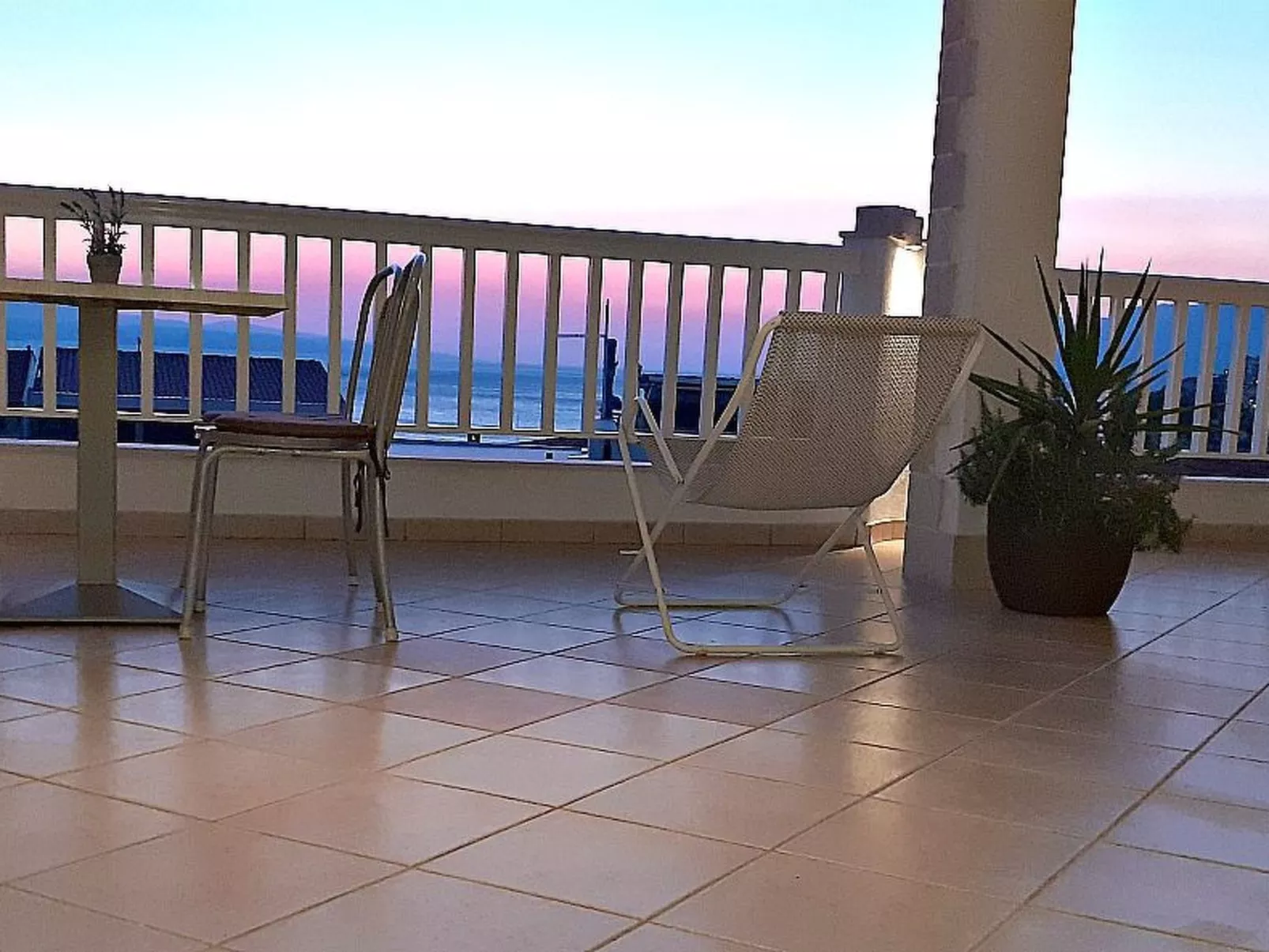 Mit Terrasse und herrlichem Ausblick-Buiten