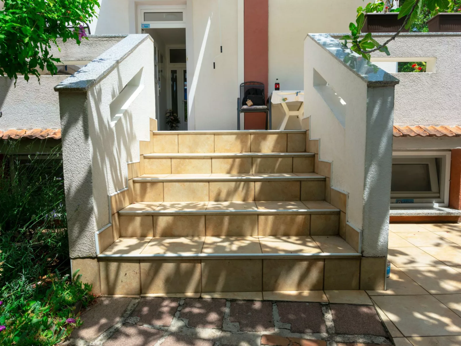 "Buka Calm V"-Buiten