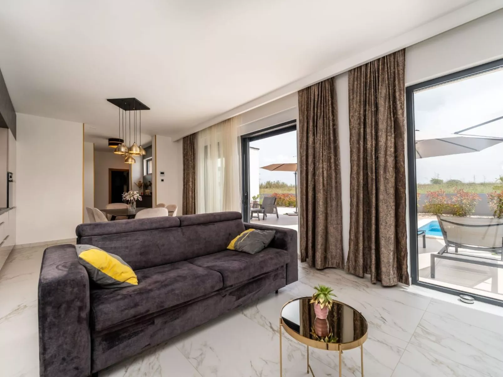 Villa mit beheiztem Pool - von TA Leut Agency-Binnen