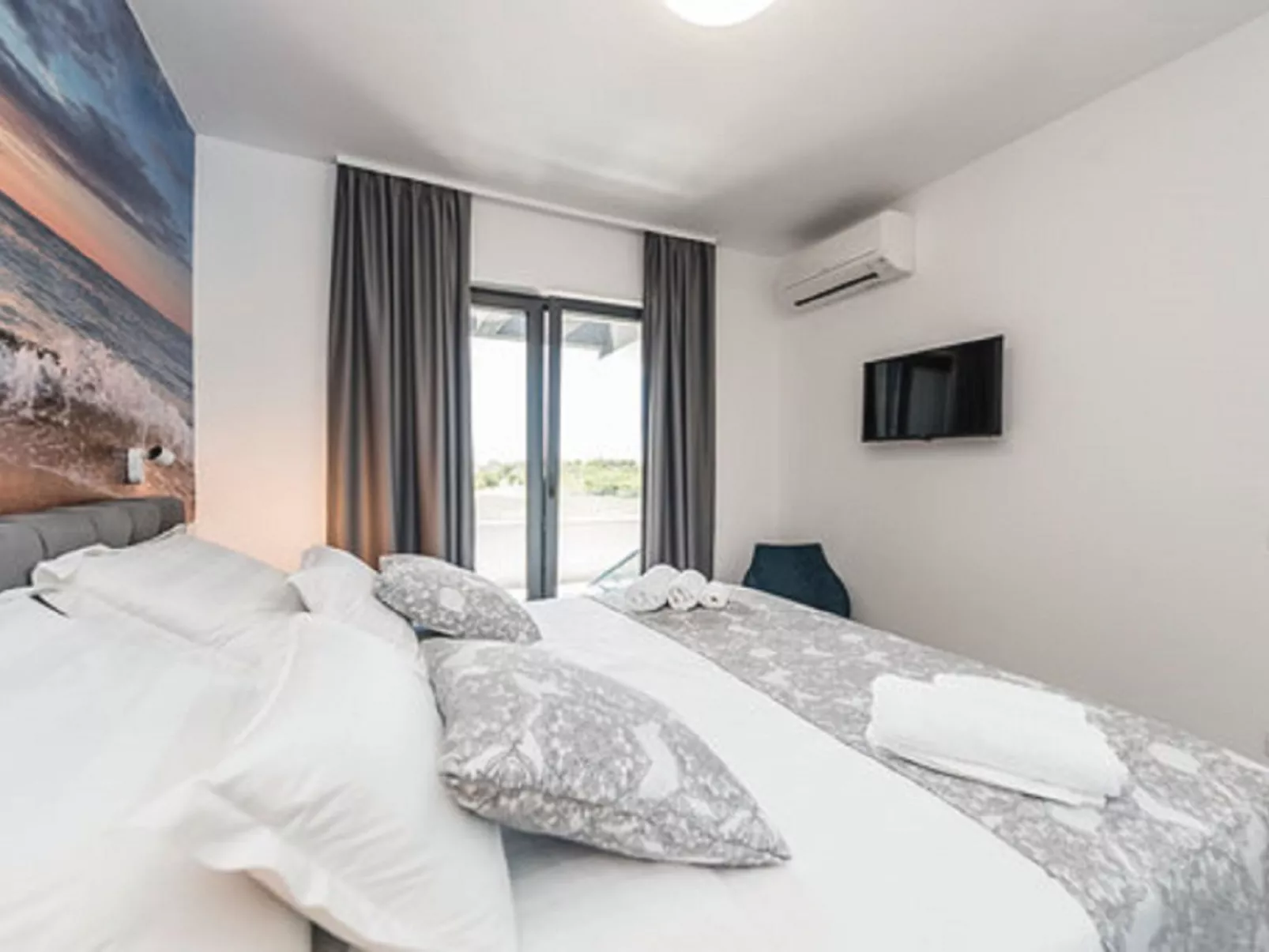 Villa Angelo mit Sauna, Fitnessraum und Pool-Binnen