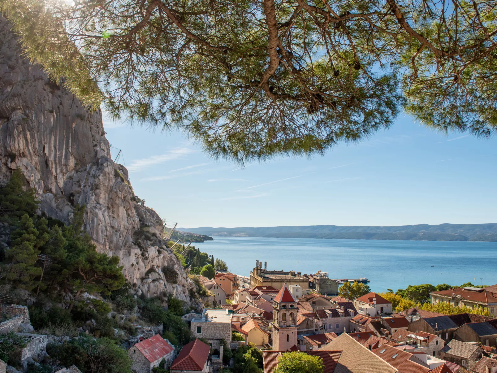Kleine Wohnung in Omiš mit Privatem Balkon-Omgeving