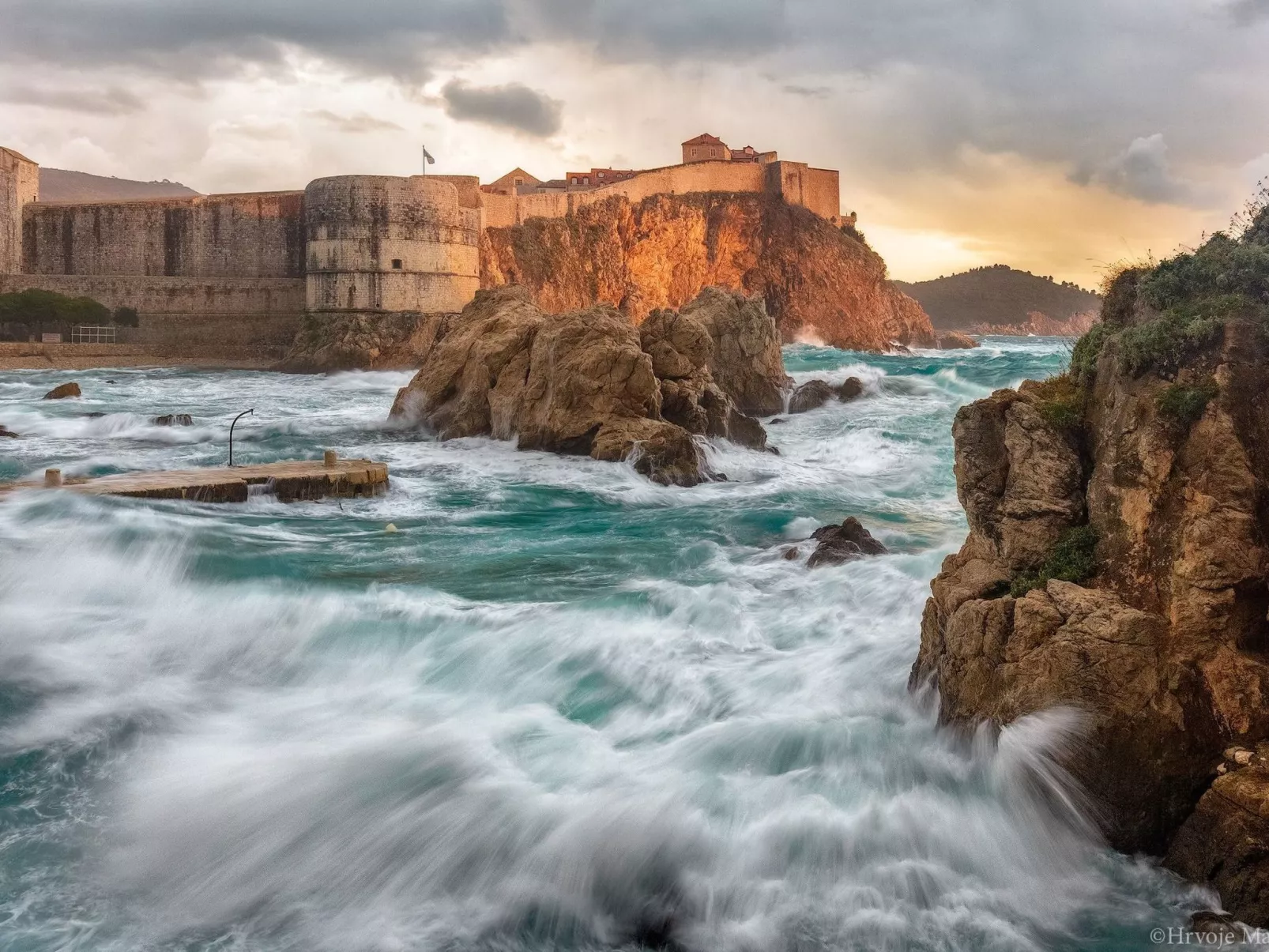 Großes Ferienhaus mit Terrasse und Garten-Buiten