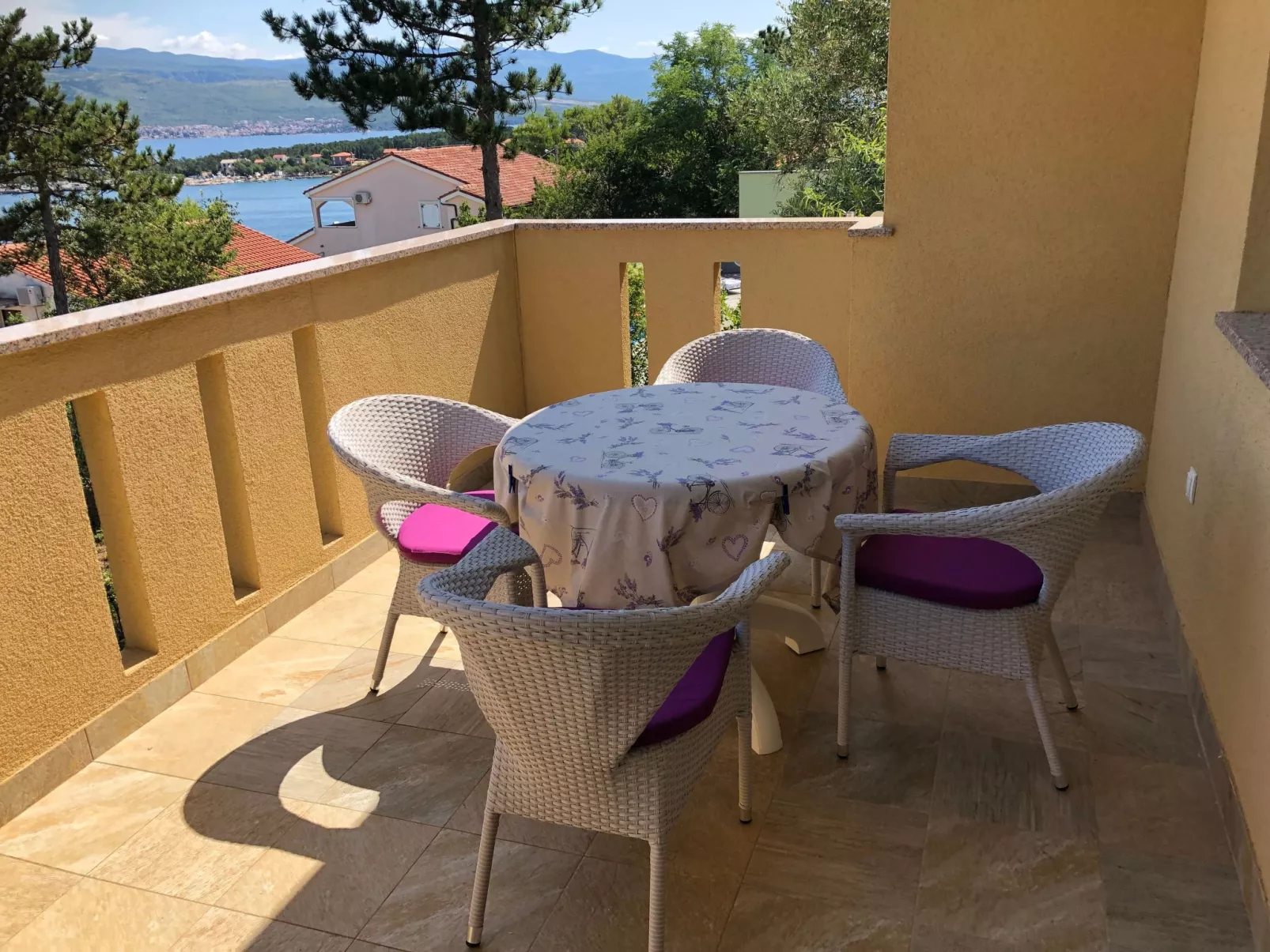 Mit grünem Garten und Meerblick - Buiten