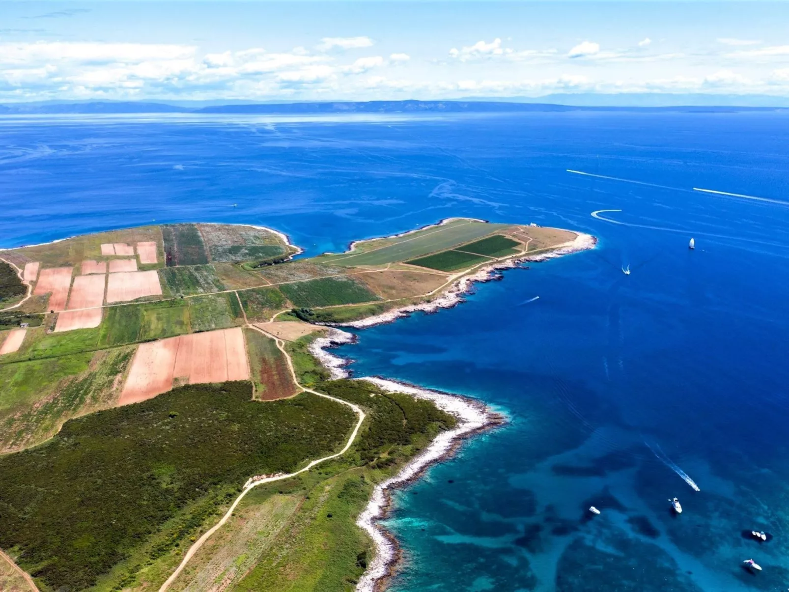 Wunderschöne Ferienwohnung in Ližnjan mit Garten, Grill und Terrasse-Buiten