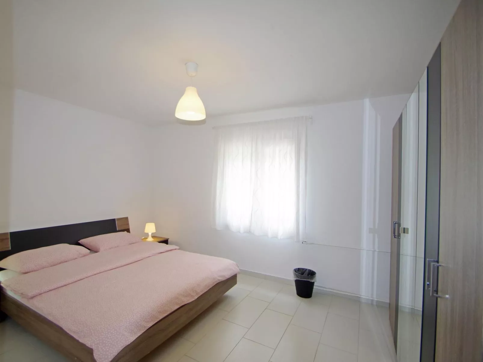 In Rakalj mit privatem Parkplatz-Binnen