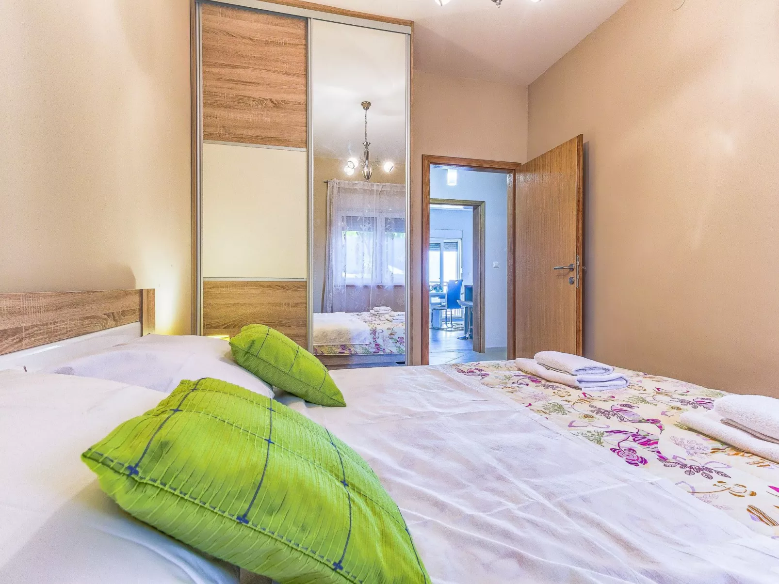 "Villa Rock" mit Blick auf das Wasser-Binnen