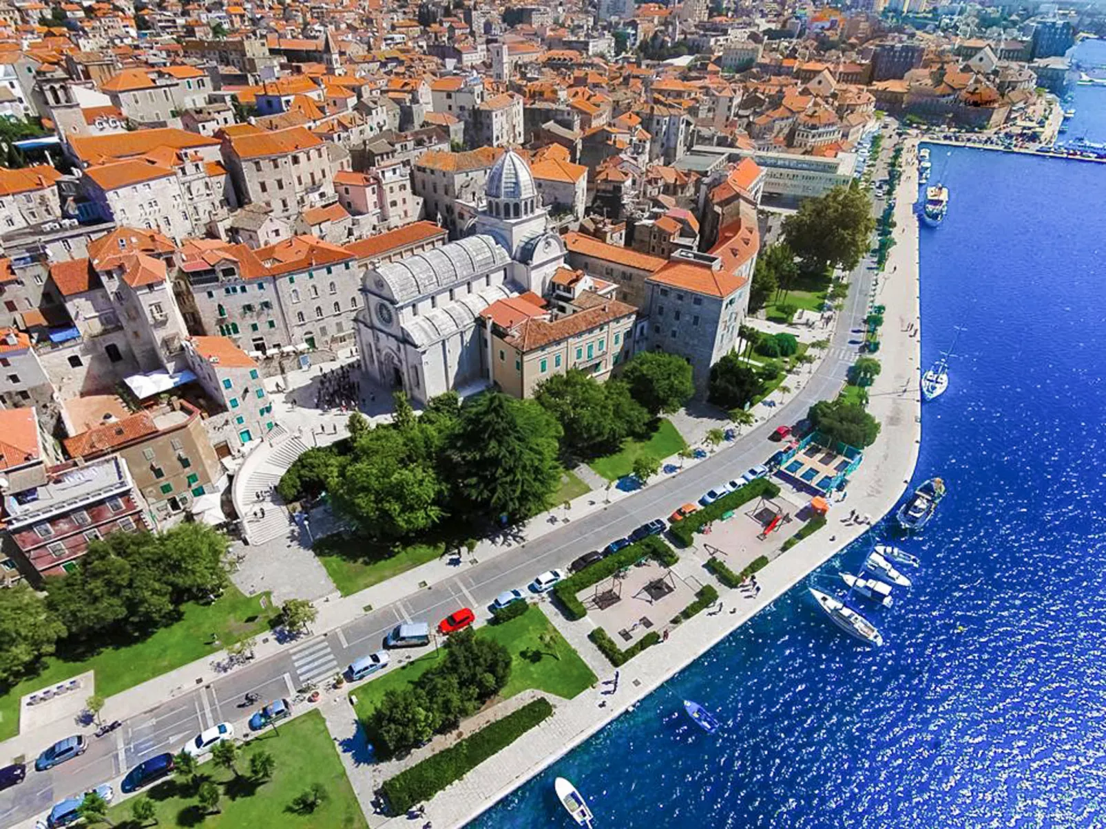 Wohnung in Šibenik mit privatem Parkplatz-Omgeving