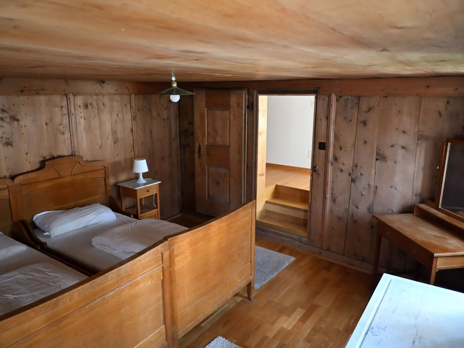 Mit Privatparkplatz-Binnen