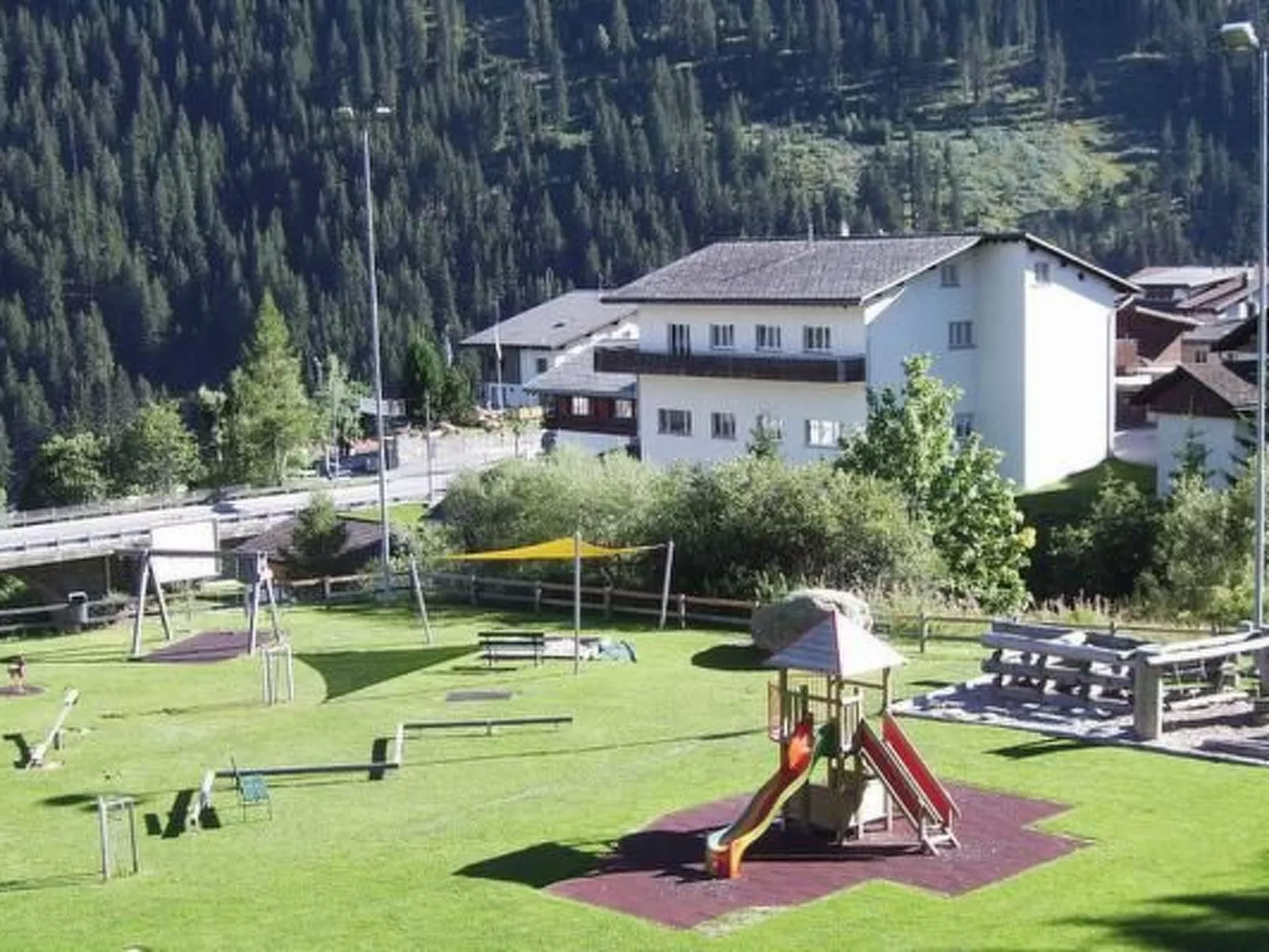 Fewo mit Blick auf die Berge-Buiten