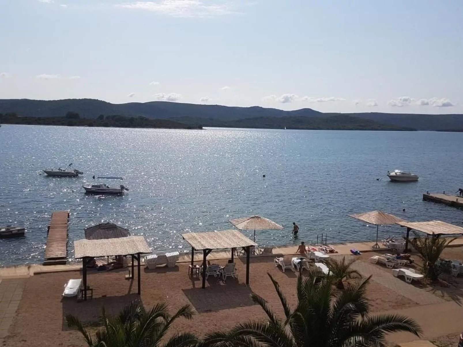 Wohnung in Turanj mit Grill-Buiten