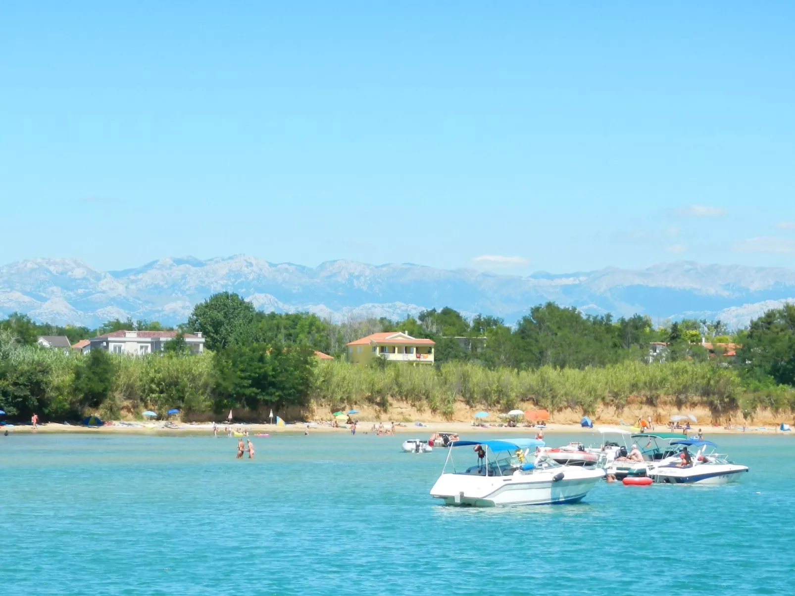 Erdgeschoss-Ferienwohnung mit Garten und Pool-Buiten