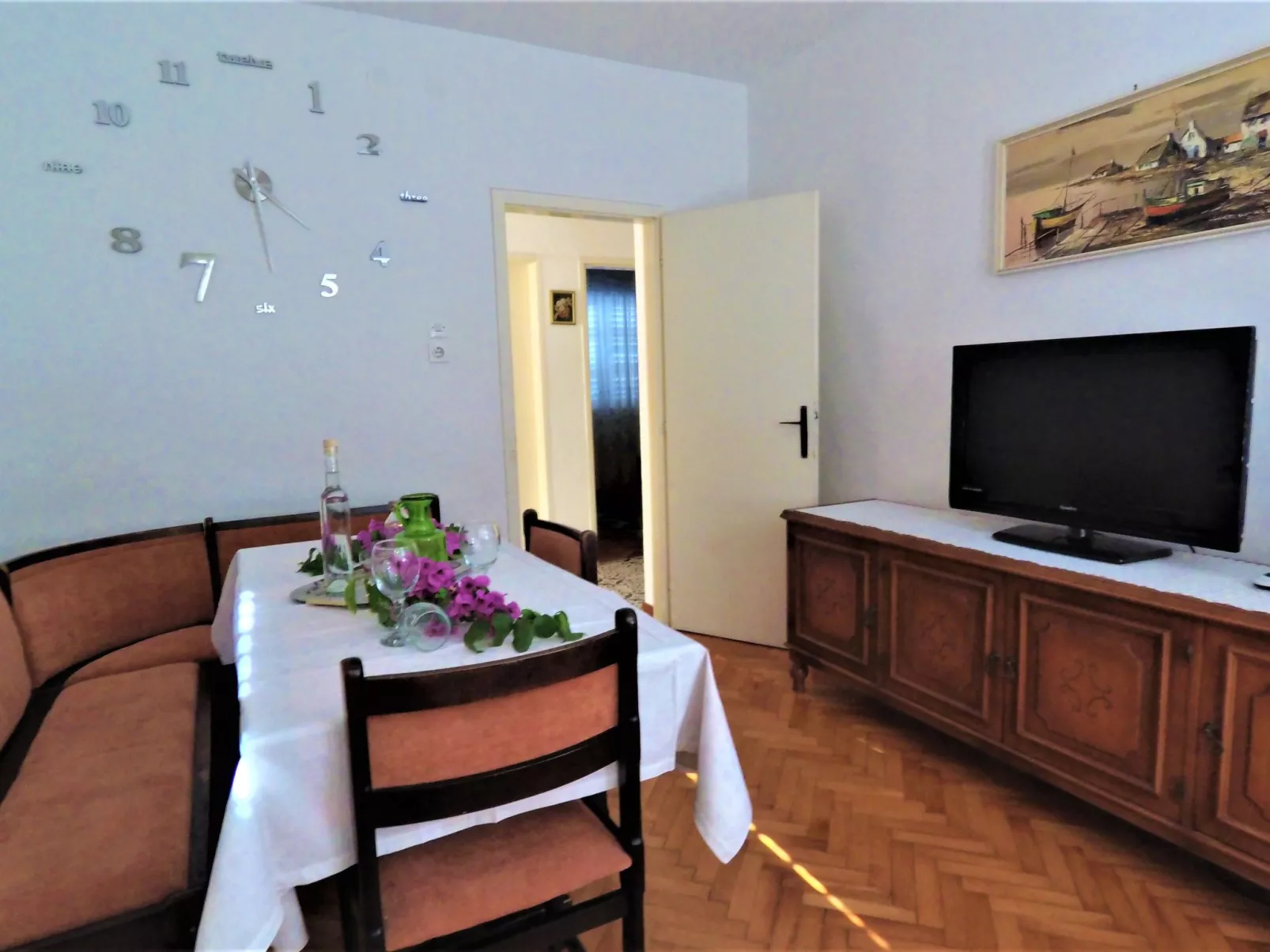 Große Ferienwohnung in Pag mit Privater Terrasse-Binnen