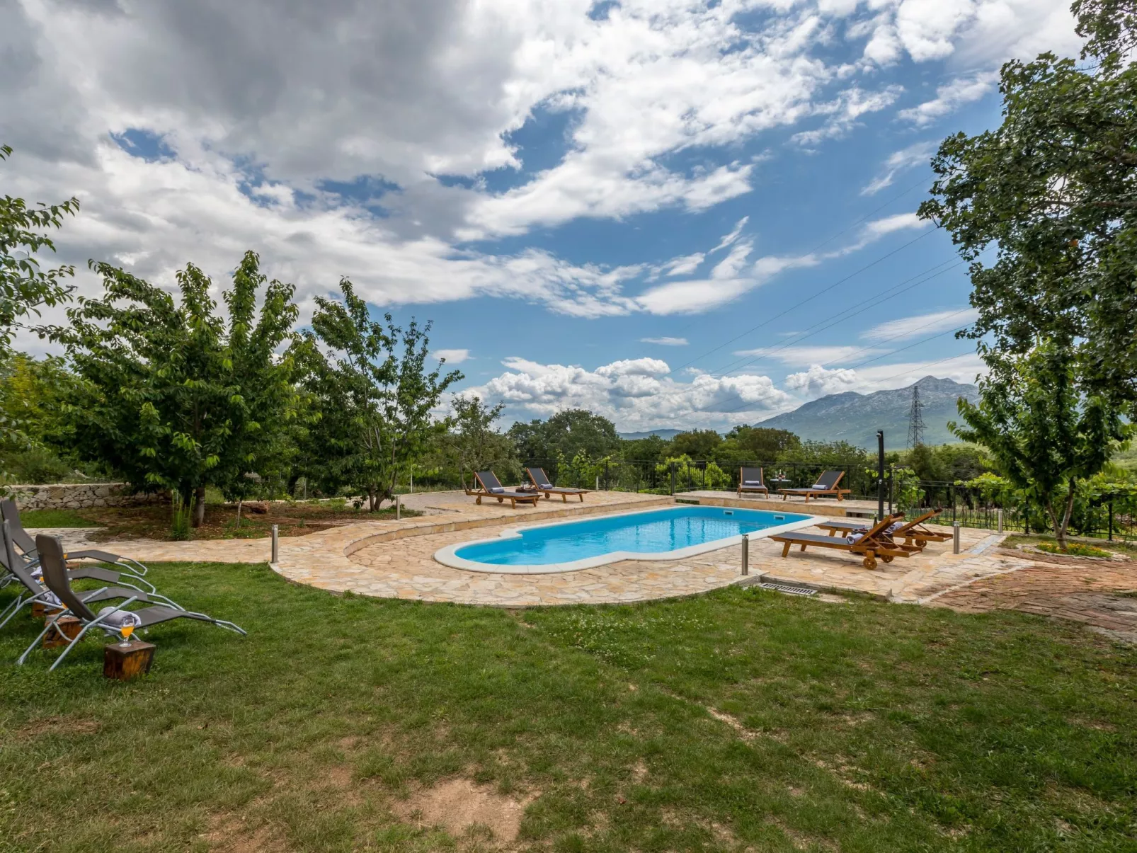 Villa Podrugovi Dvori mit Pool-Image-tags.info