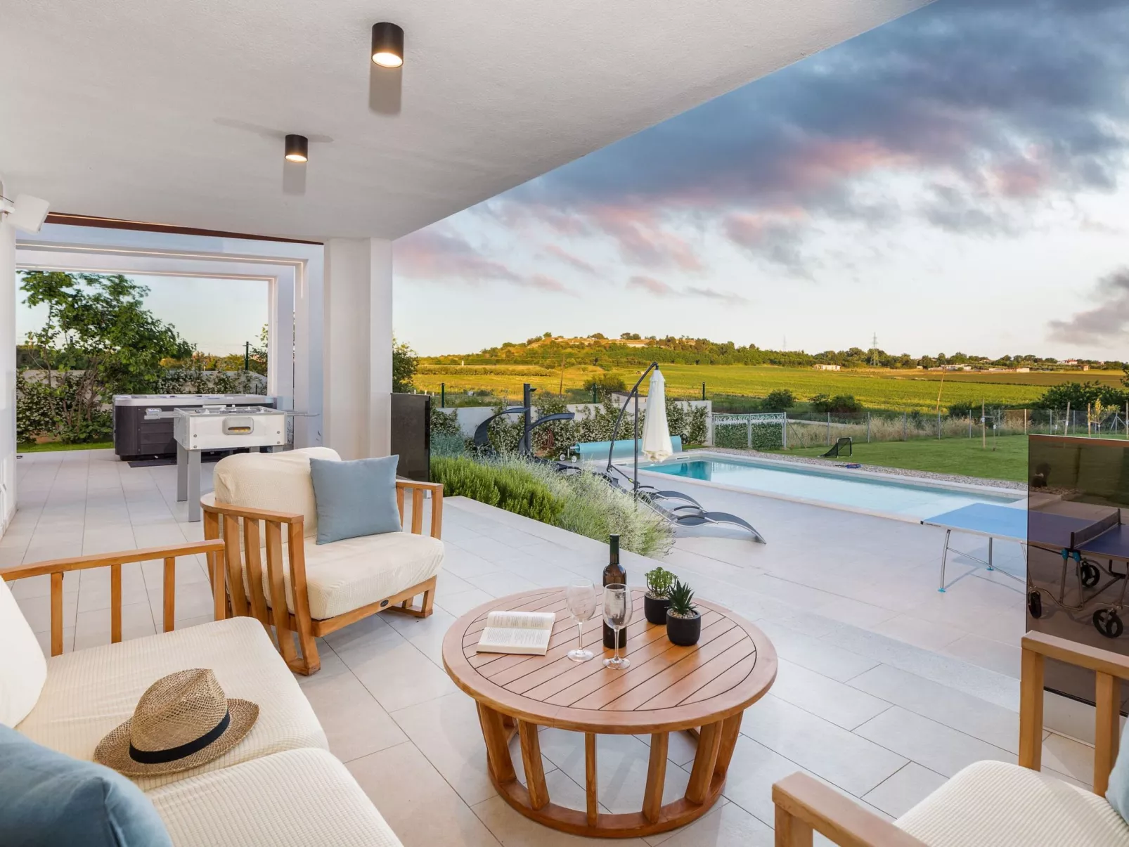 Villa Grofica, beheizter Pool, Taverne, Strandnähe-Image-tags.info