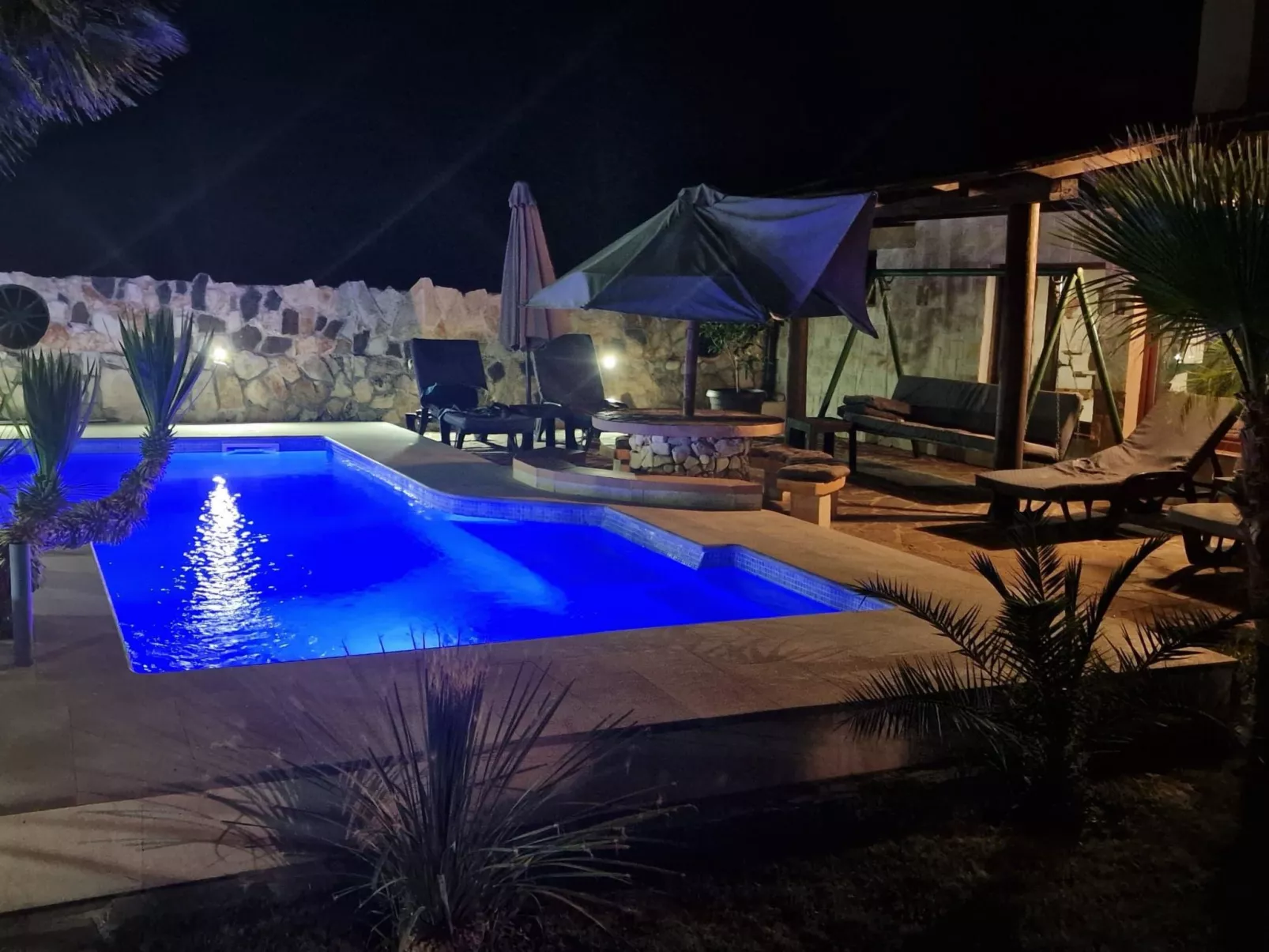 Schönes Haus in Pomer mit privatem Parkplatz-Buiten