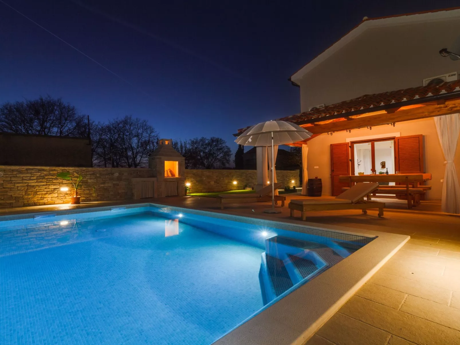 "Villa Nima" mit privatem Pool-Buiten