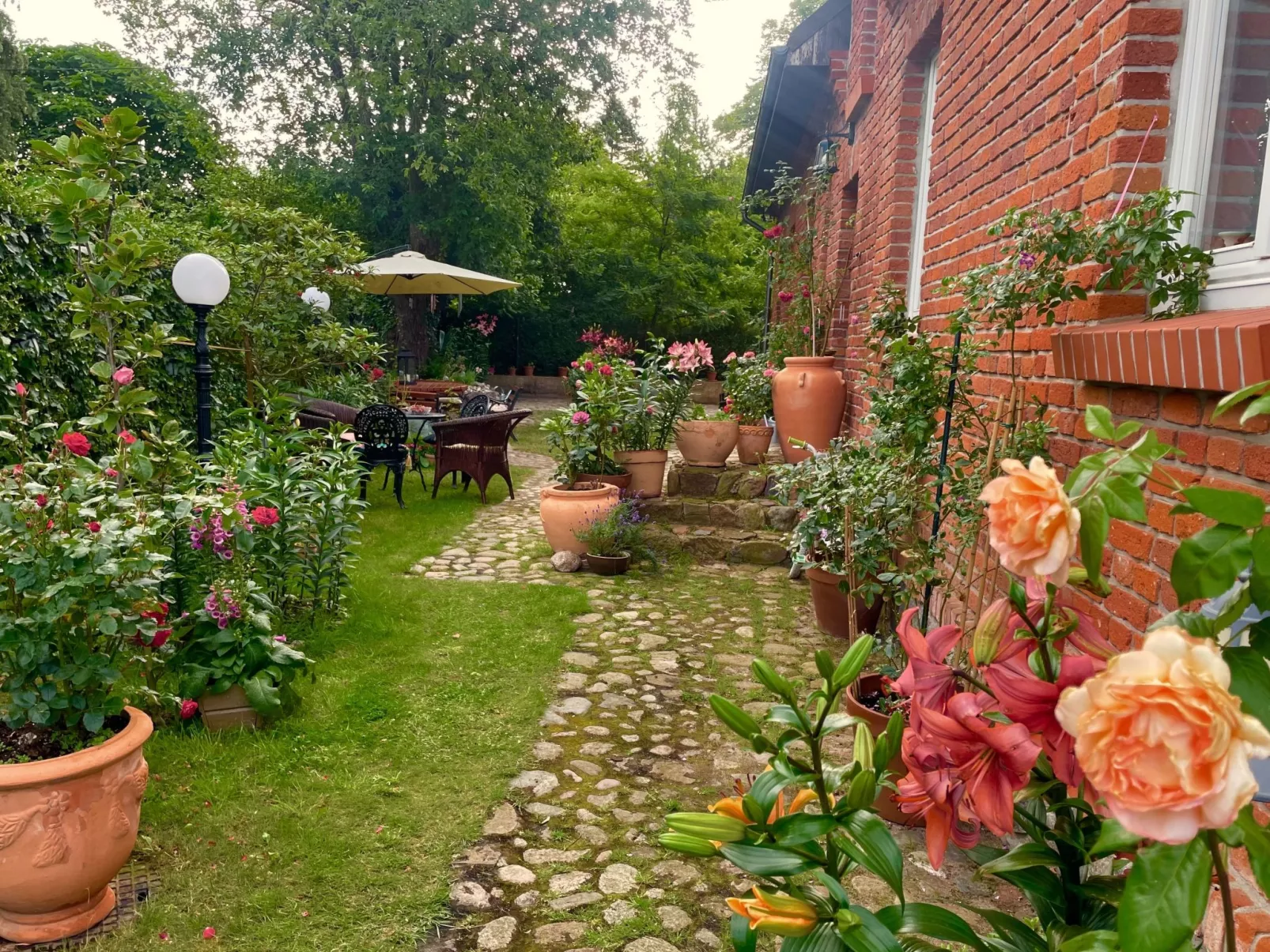 Anwesen mit Garten, Grill und Terrasse-Image-tags.info