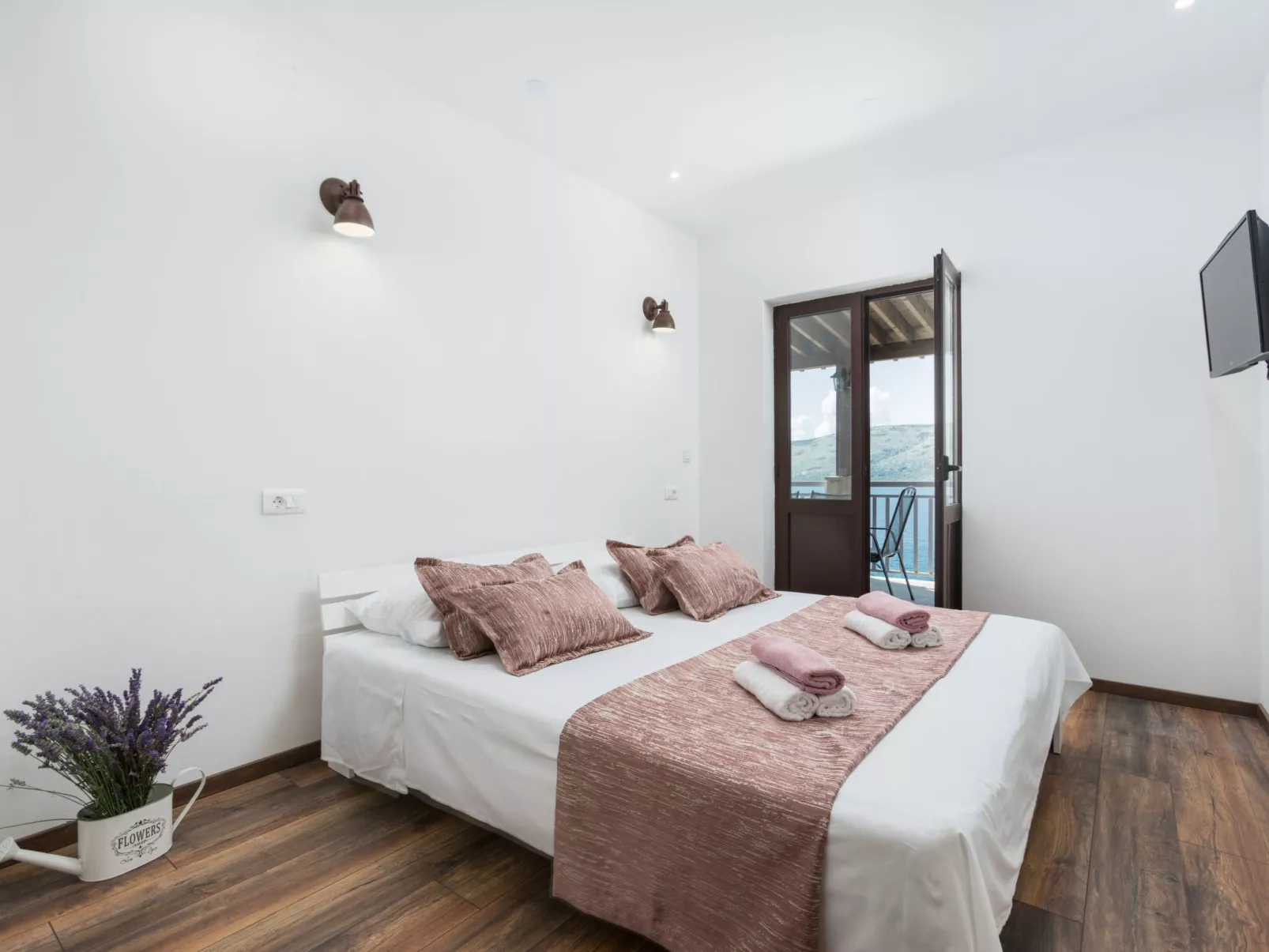 Seaside Villa Lara mit beheiztem Swimmingpool-Binnen