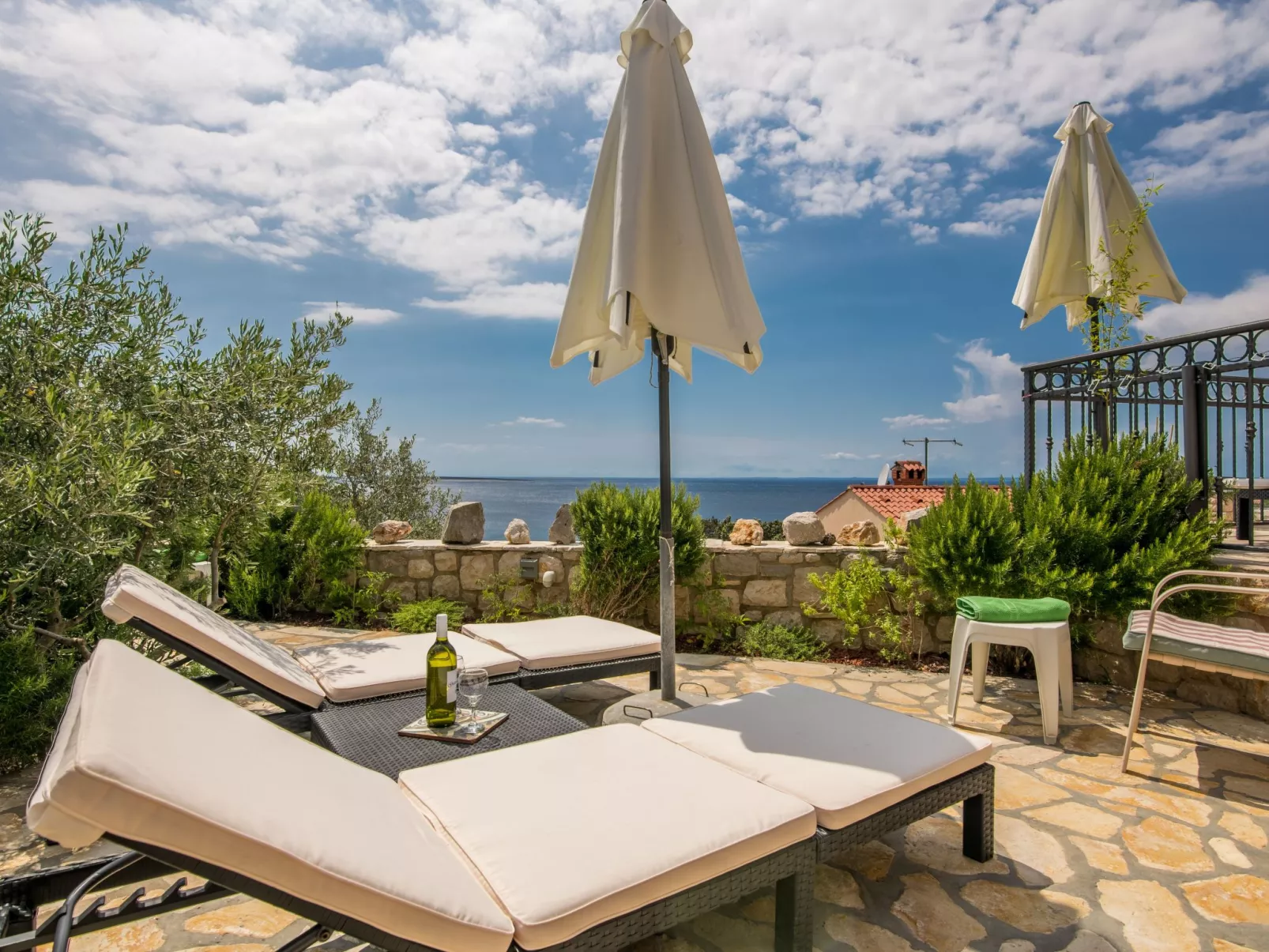 Exklusive und stilvolle Meerblick-Inselvilla-Buiten