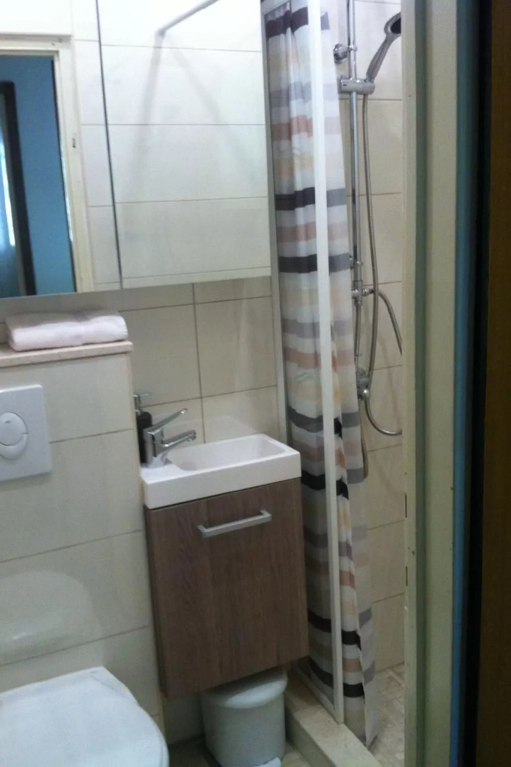 In Okrug Donji mit privatem Parkplatz-Binnen