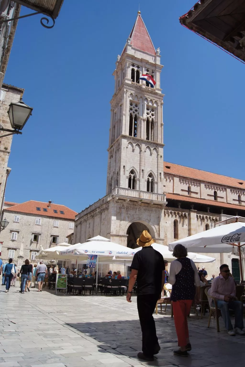 Erdgeschosswohnung mit viel Komfort und Terrasse-Buiten