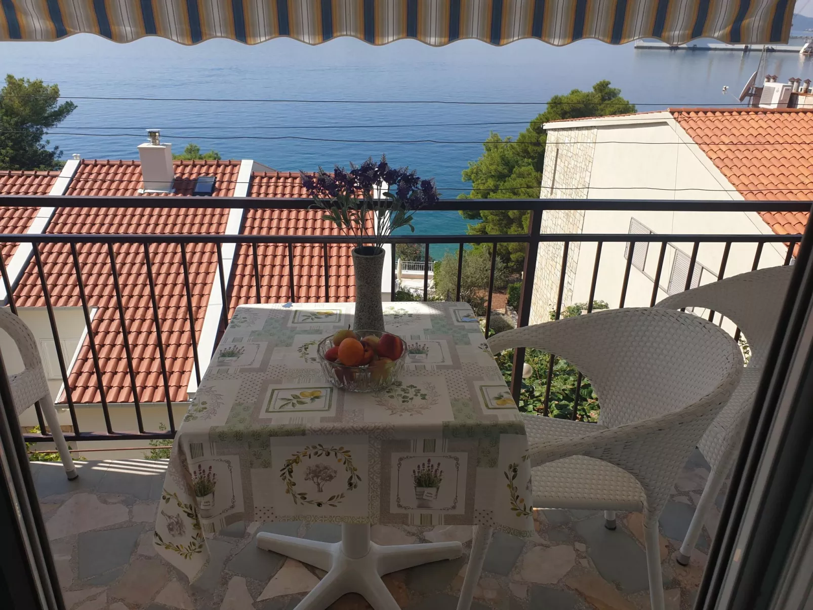 Für vier Personen, mit einem Balkon-Buiten