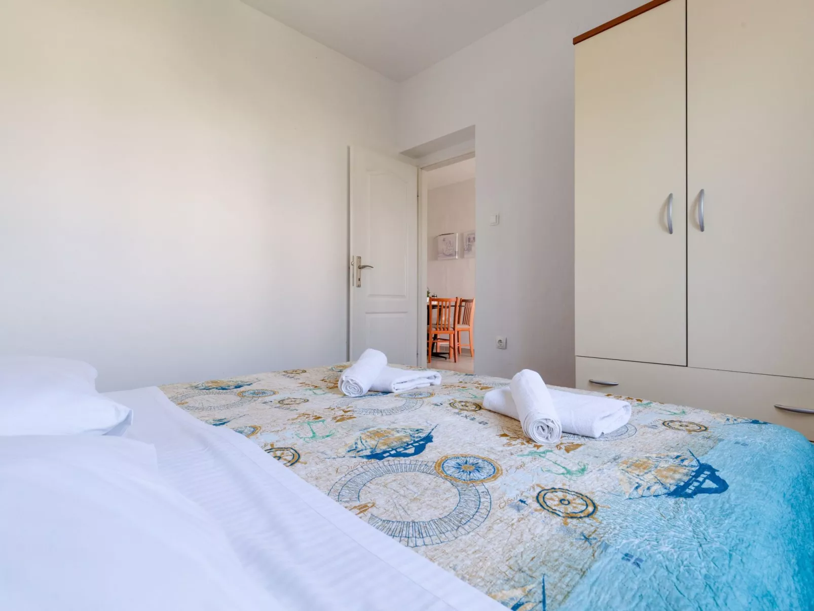 "Lenko 1" mit Blick auf das Wasser-Binnen