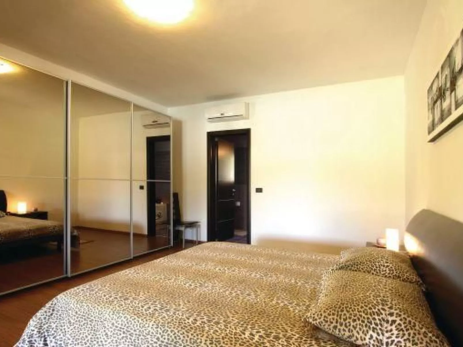 Luxuriöse Villa mit riesigem Olivenbaum-Garten, Sonnenterrasse, großem Pool und-Binnen