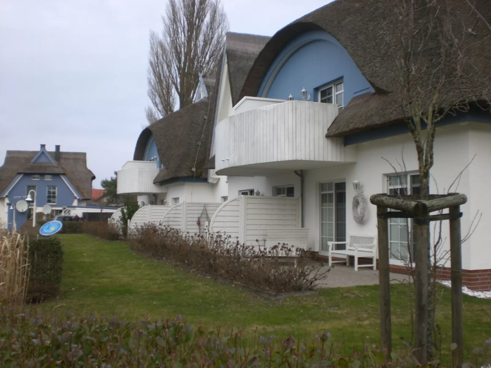 Helle Ferienwohnung mit Wellnesslandschaft-Buiten