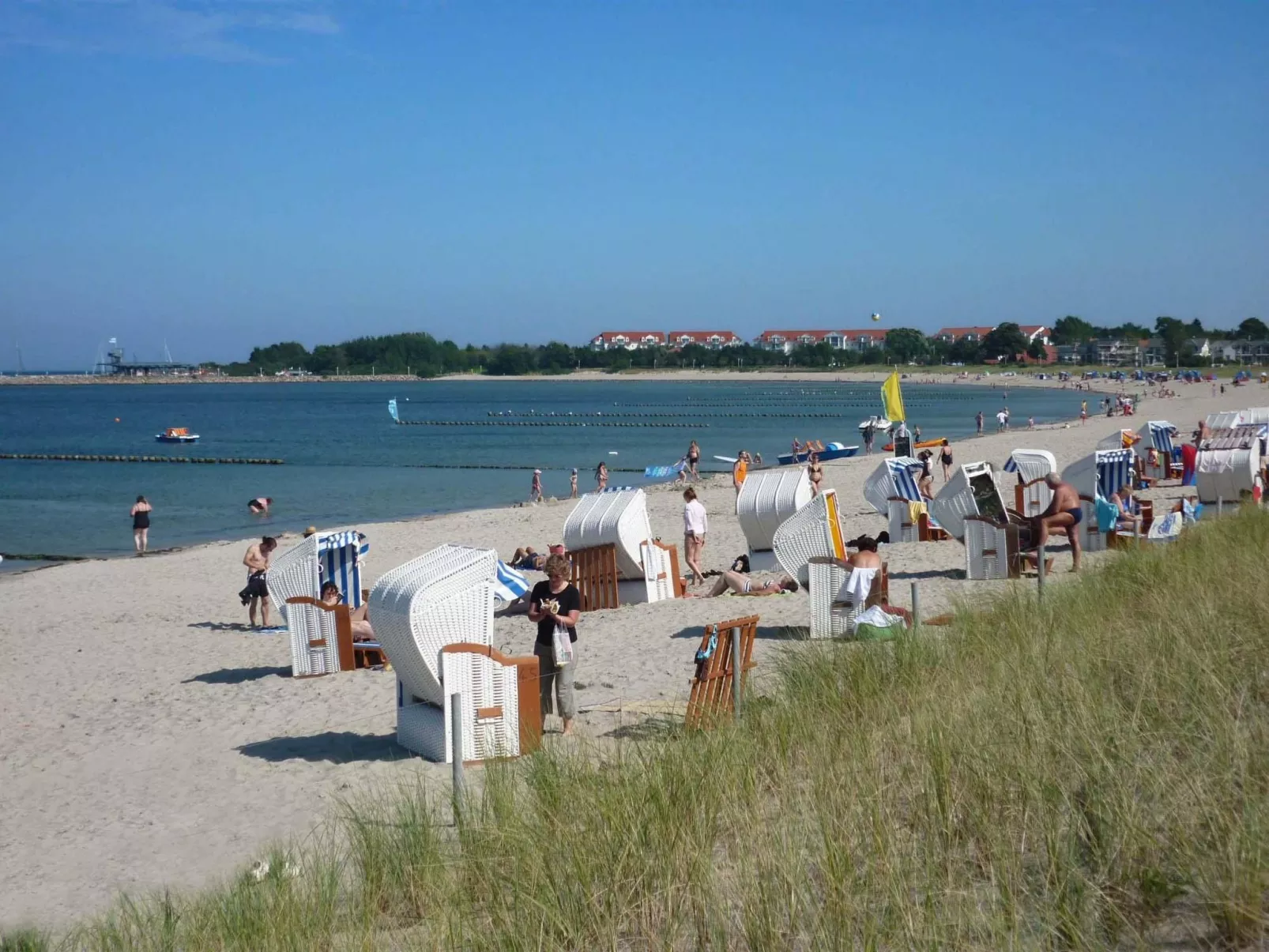 Komfort Ferienhaus mit Sauna und Kamin, auf großem Waldgrundstück, in absoluter-Buiten