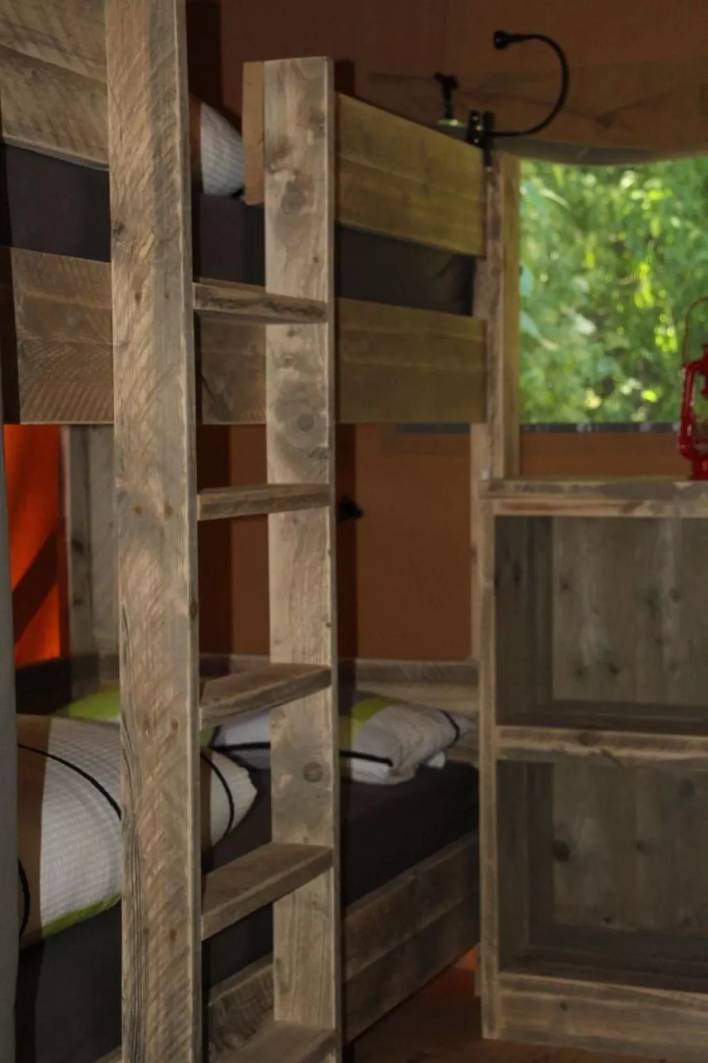 Gemütliches Safarizelt mit Grill und Garten-Image-tags.info