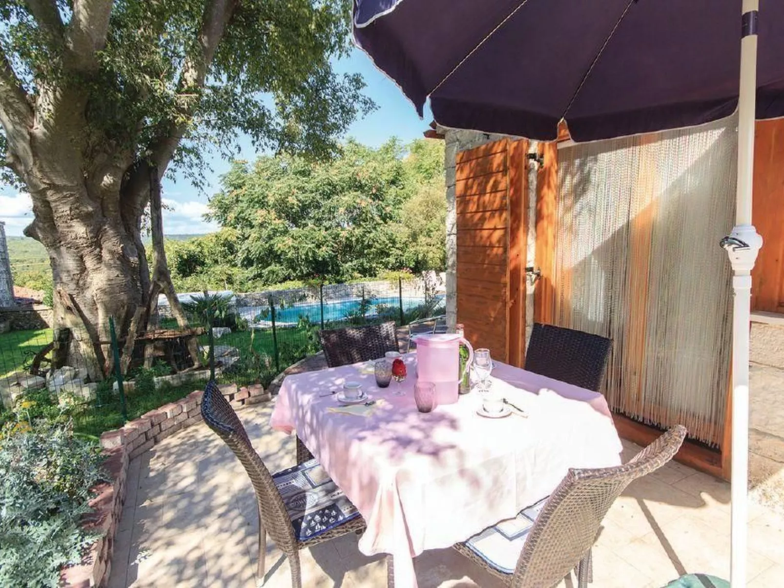 "Vickovi" mit Gemeinschaftspool-Buiten