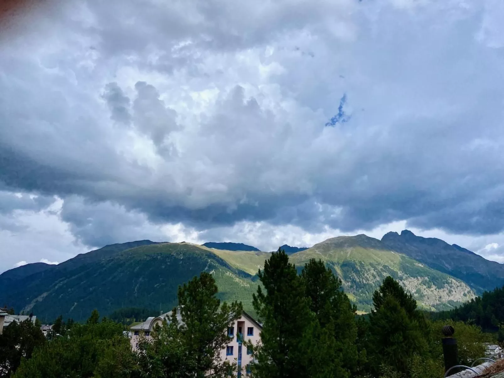The Green Hut-Buiten